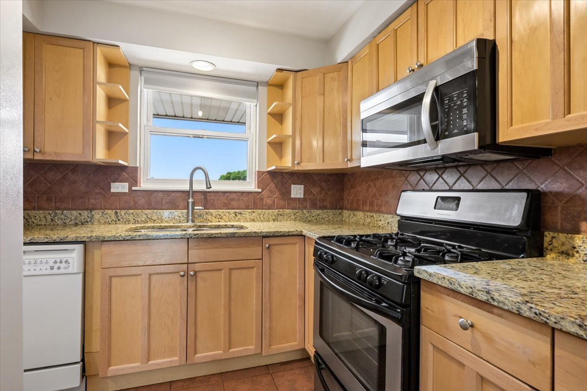 3746 N Central Avenue 3e Property Photo 9