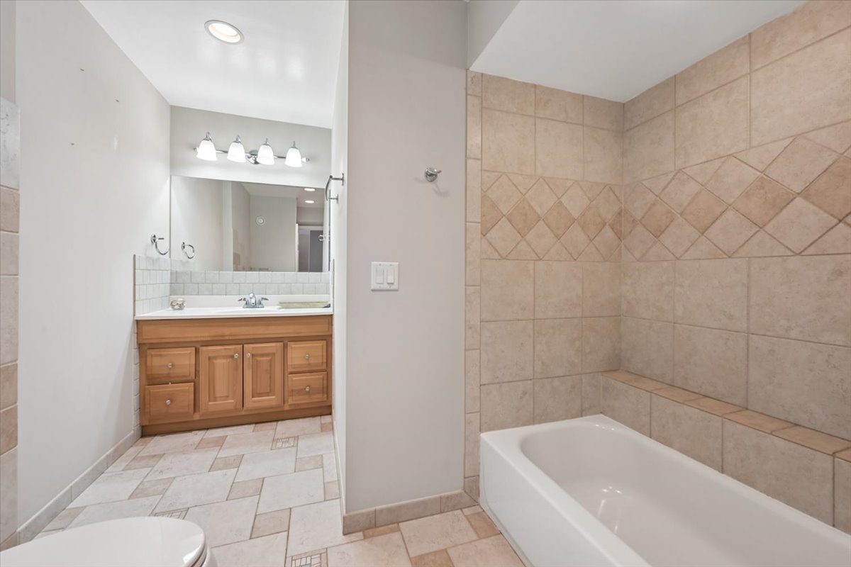 3746 N Central Avenue 3e Property Photo 13
