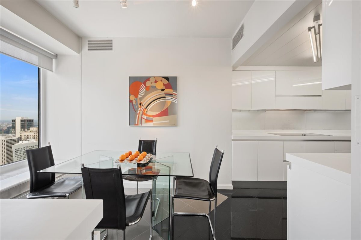 161 E Chicago Avenue 39e Property Photo 11