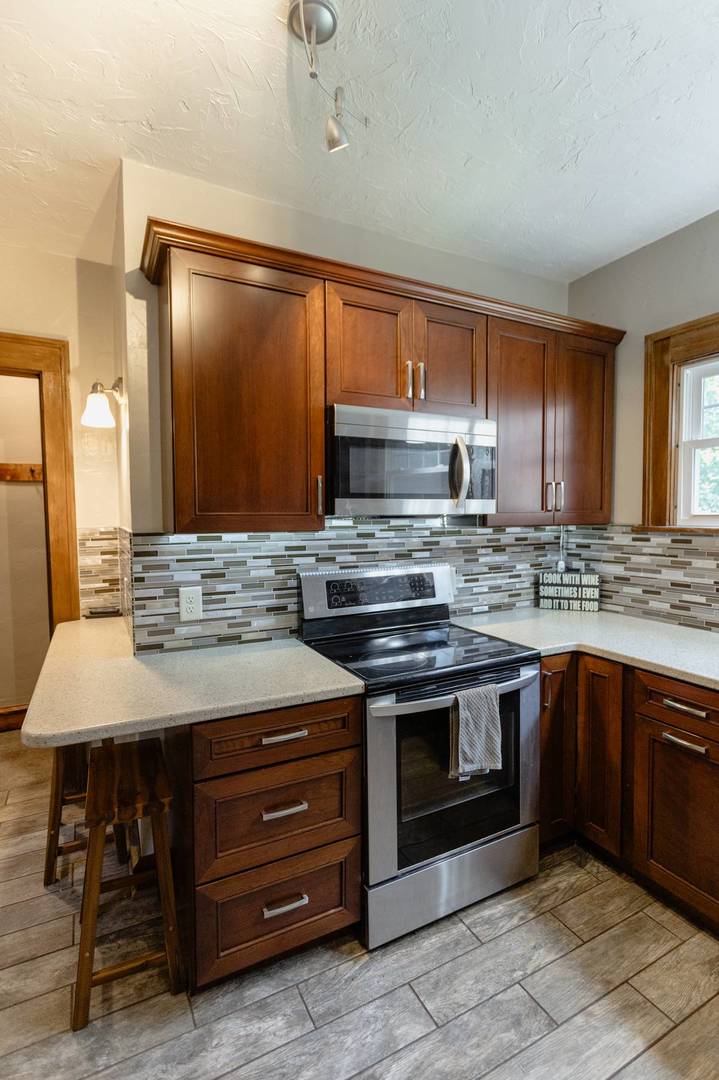 2401 Brady Street Property Photo 9