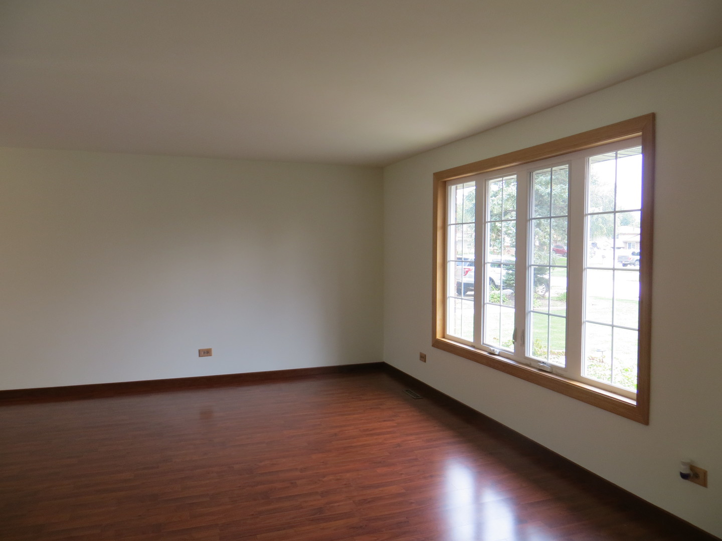 15612 Lockwood Avenue Property Photo 4