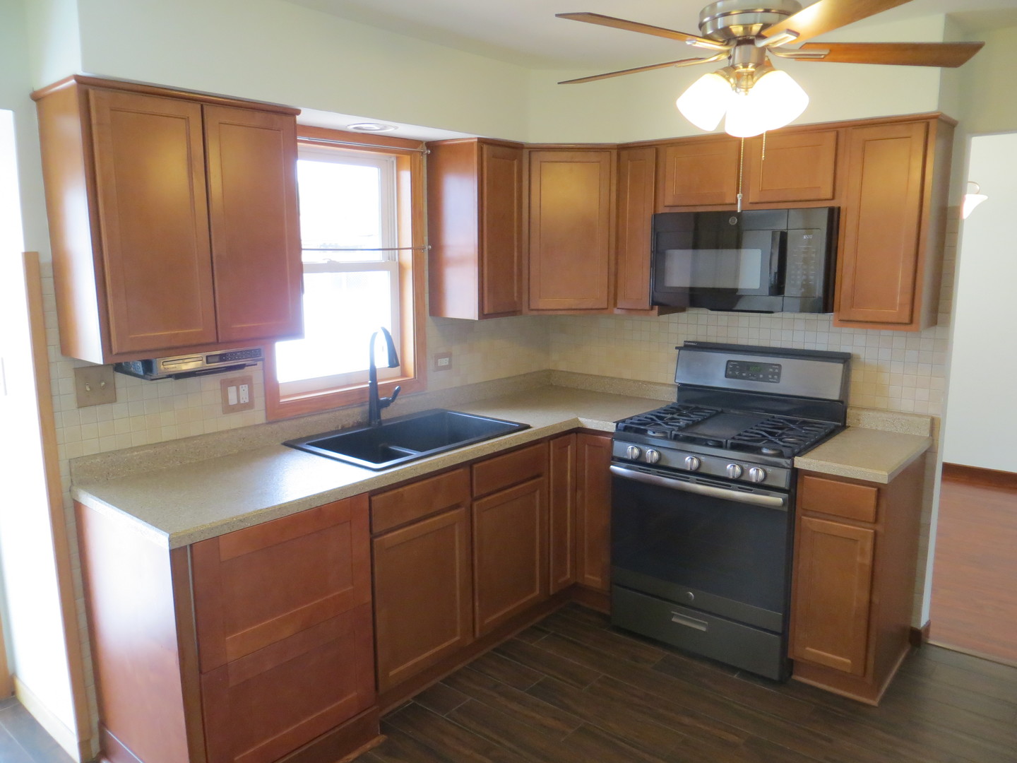 15612 Lockwood Avenue Property Photo 8