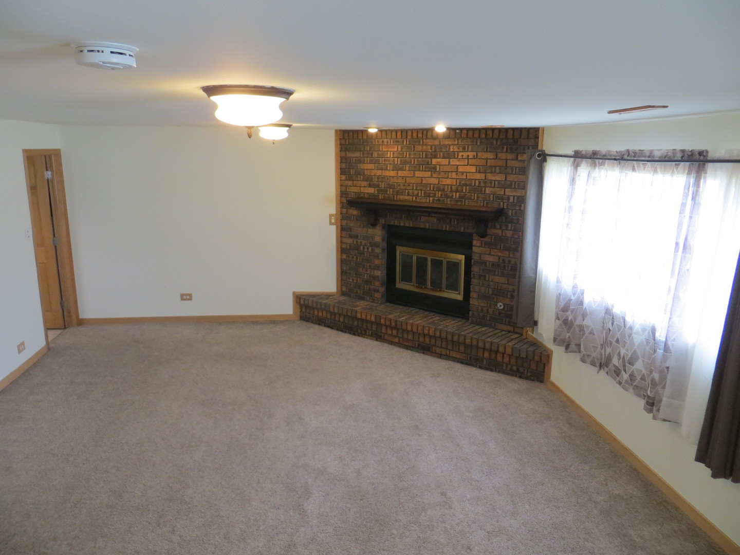 15612 Lockwood Avenue Property Photo 11