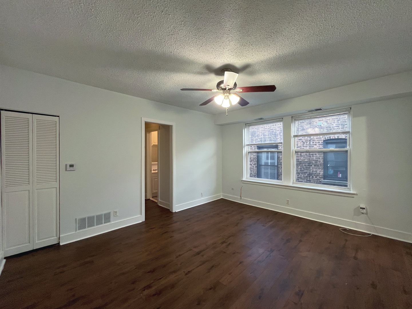 3727 N Pine Grove Avenue 305 Property Photo 4