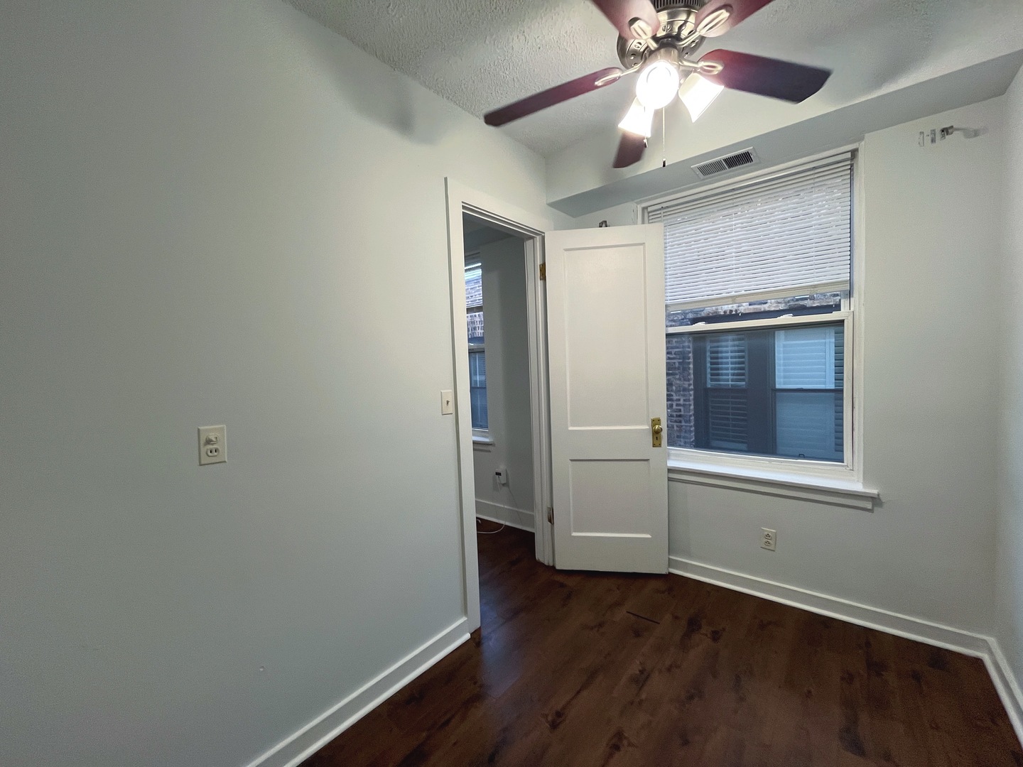 3727 N Pine Grove Avenue 305 Property Photo 5