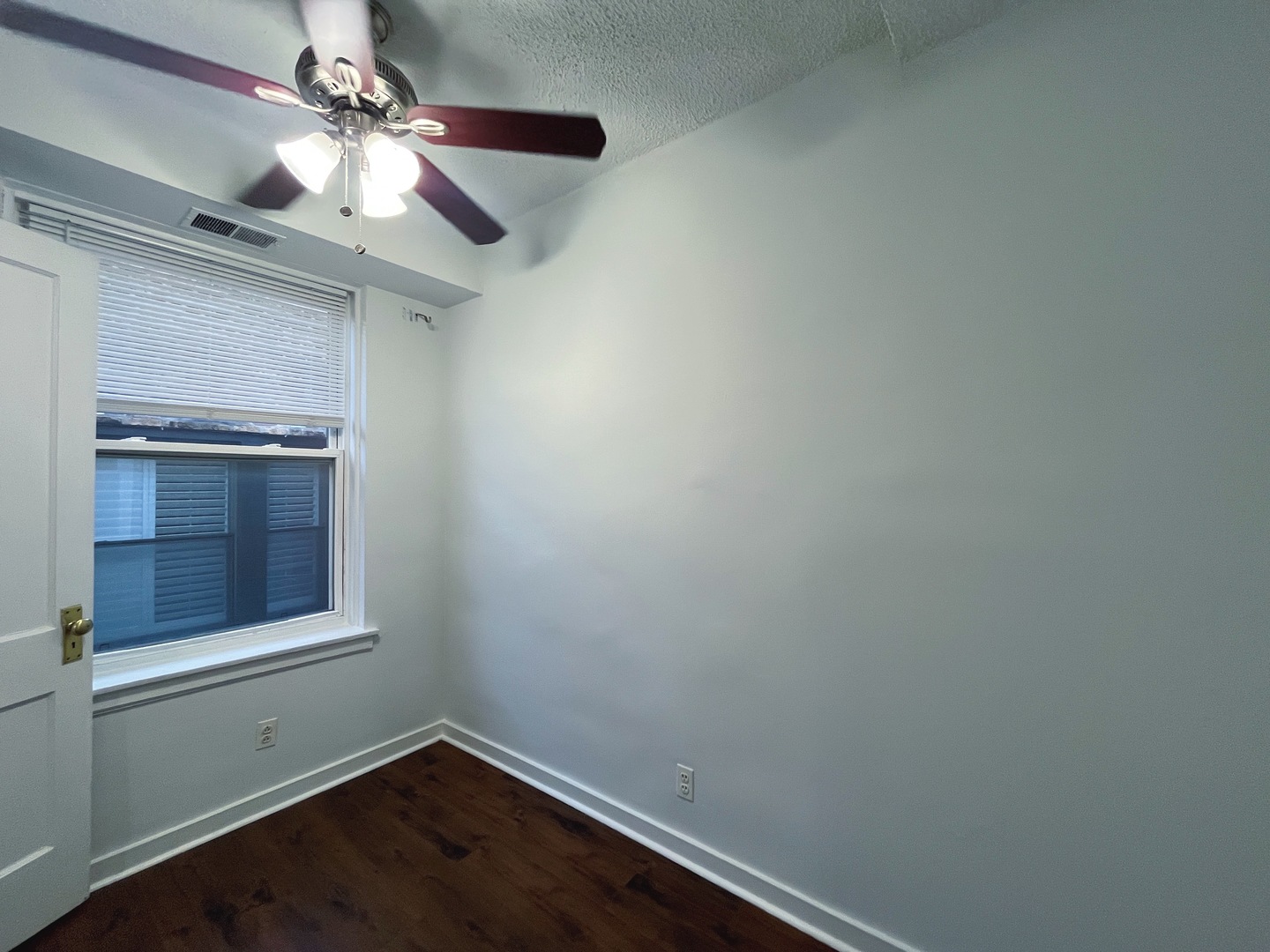 3727 N Pine Grove Avenue 305 Property Photo 6