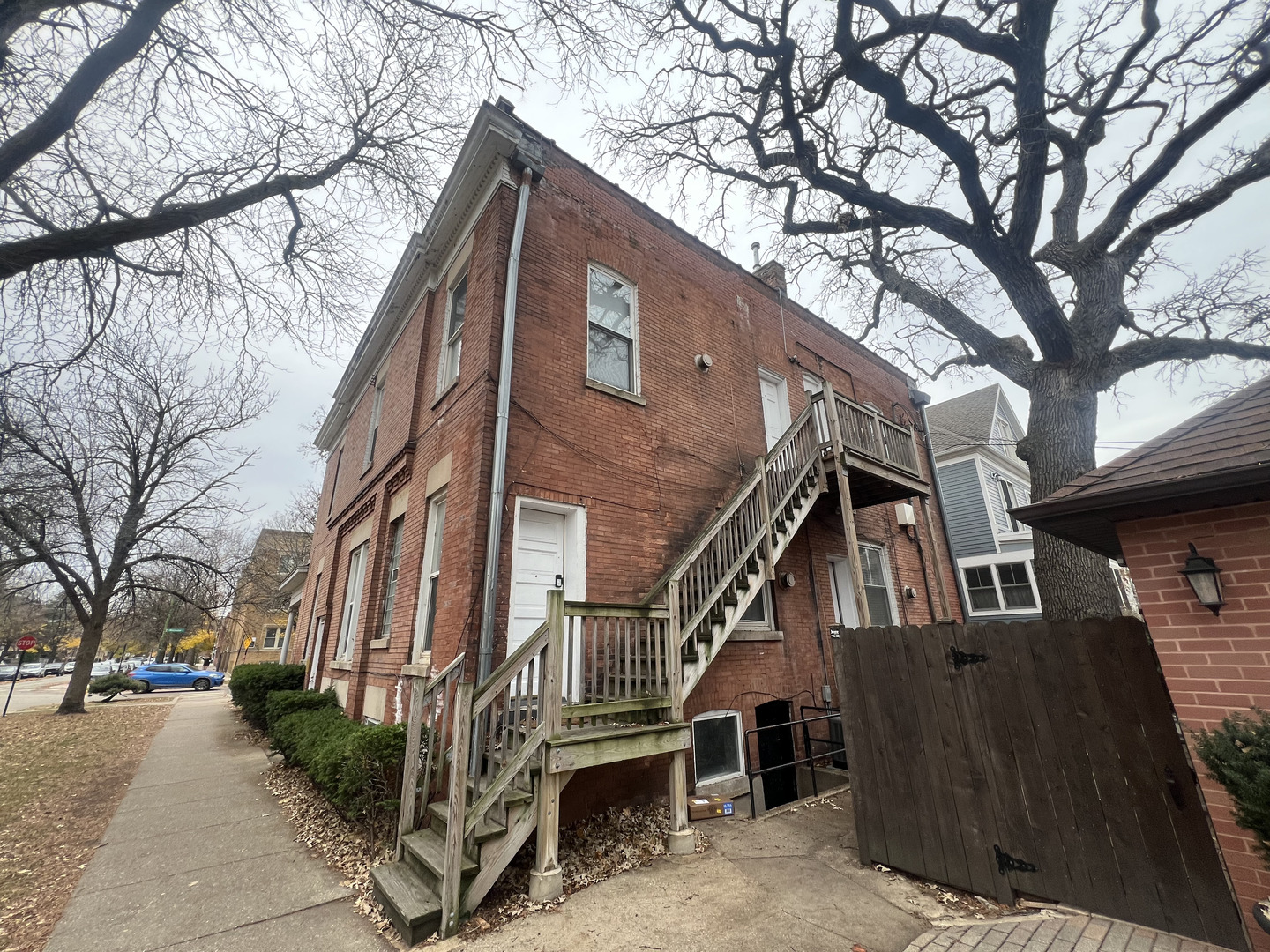 4703 N Winchester Avenue Property Photo 3