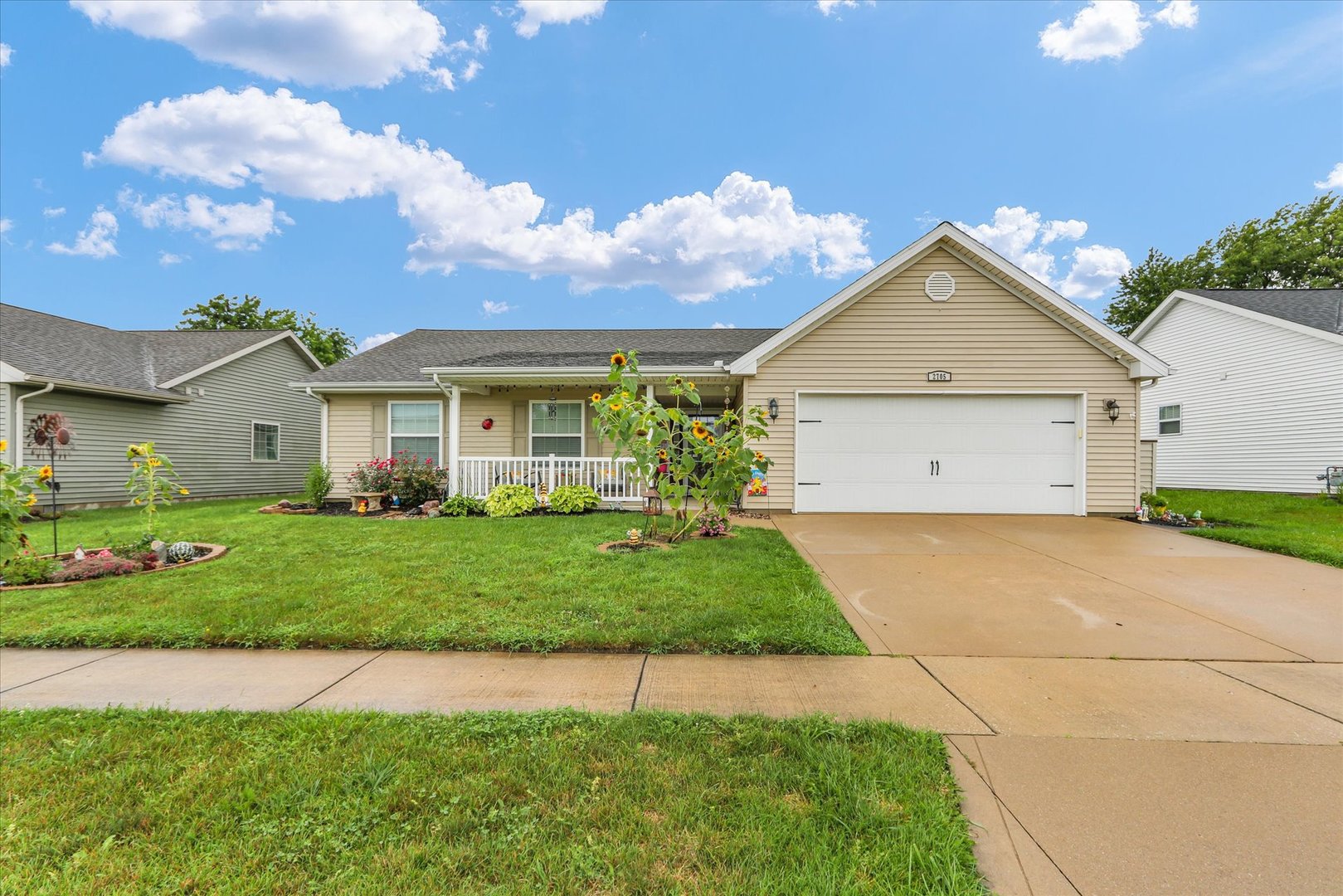 2705 N Skyline Drive Property Photo 1