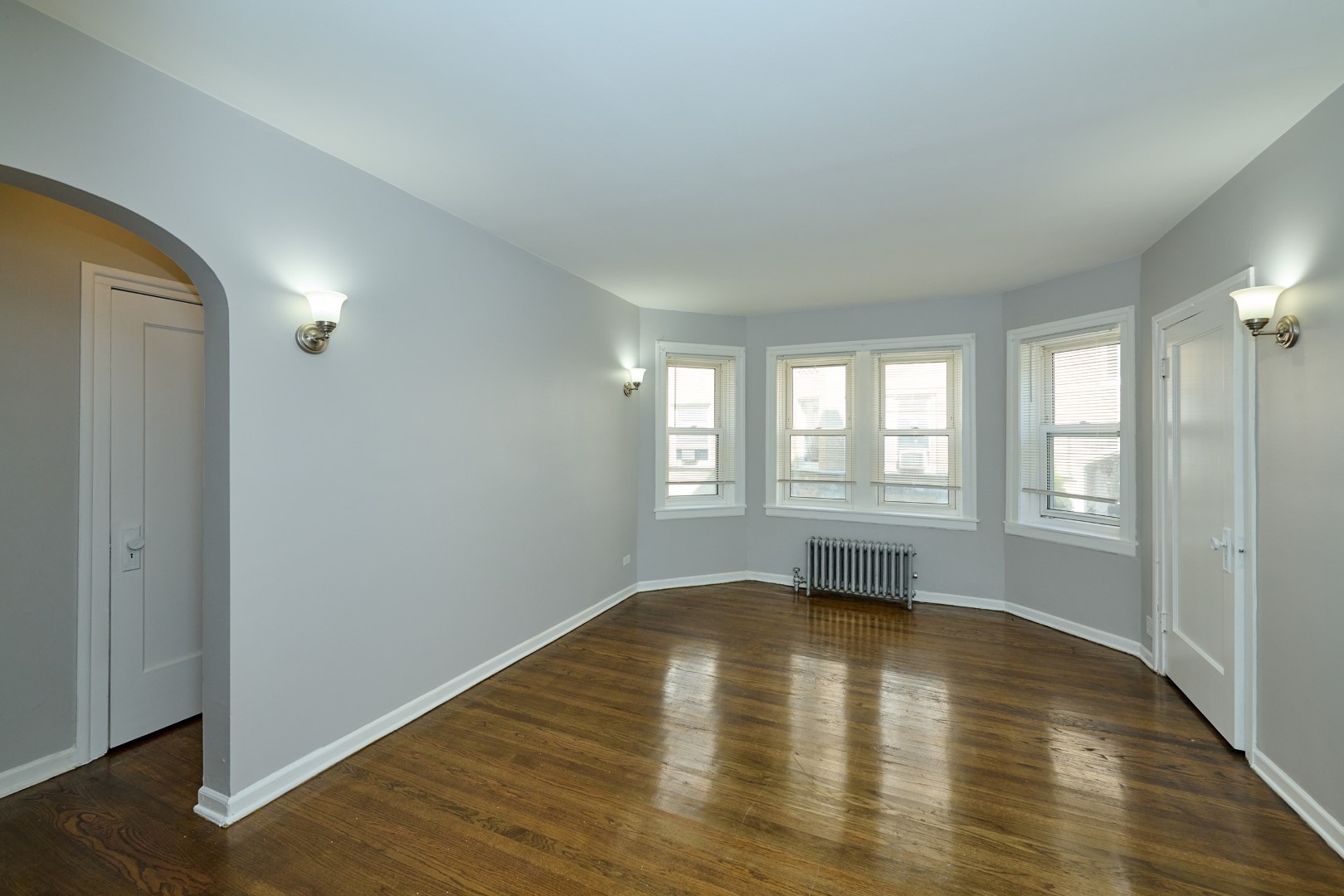 6322 N Albany Avenue 1w Property Photo 3