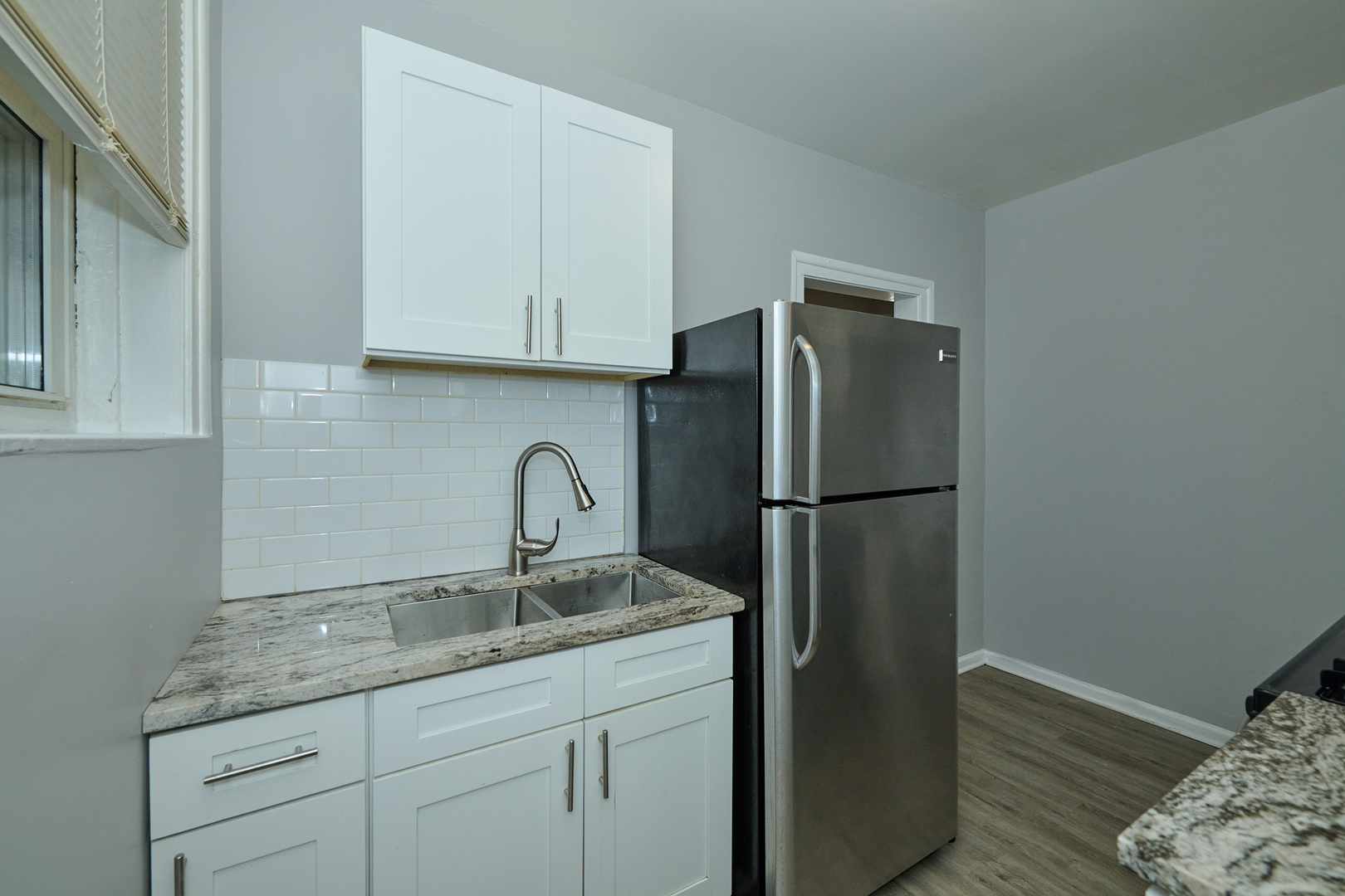 6322 N Albany Avenue 1w Property Photo 4