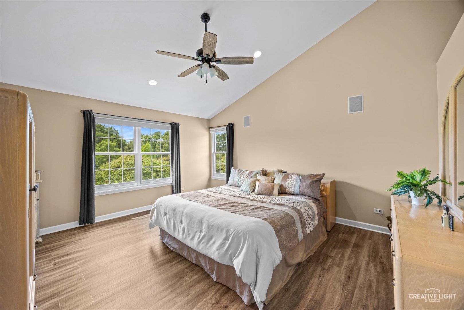2562 N Jade Avenue Property Photo 16