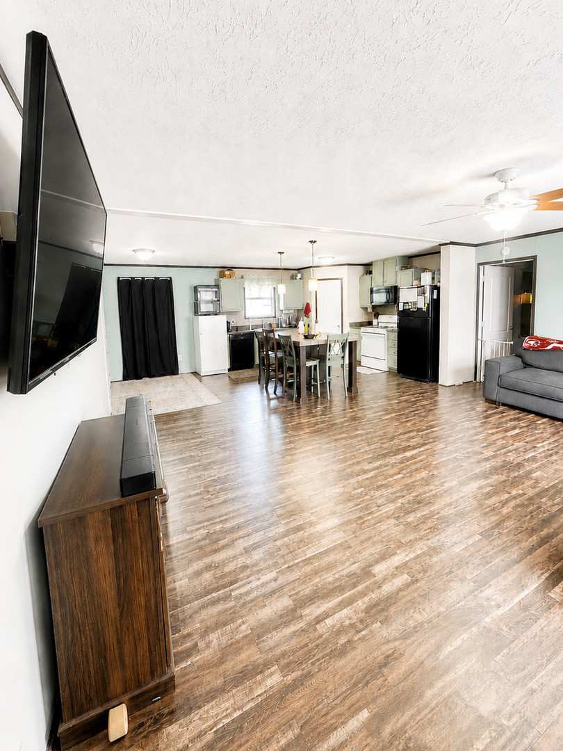 664 Jack Avenue Property Photo 2