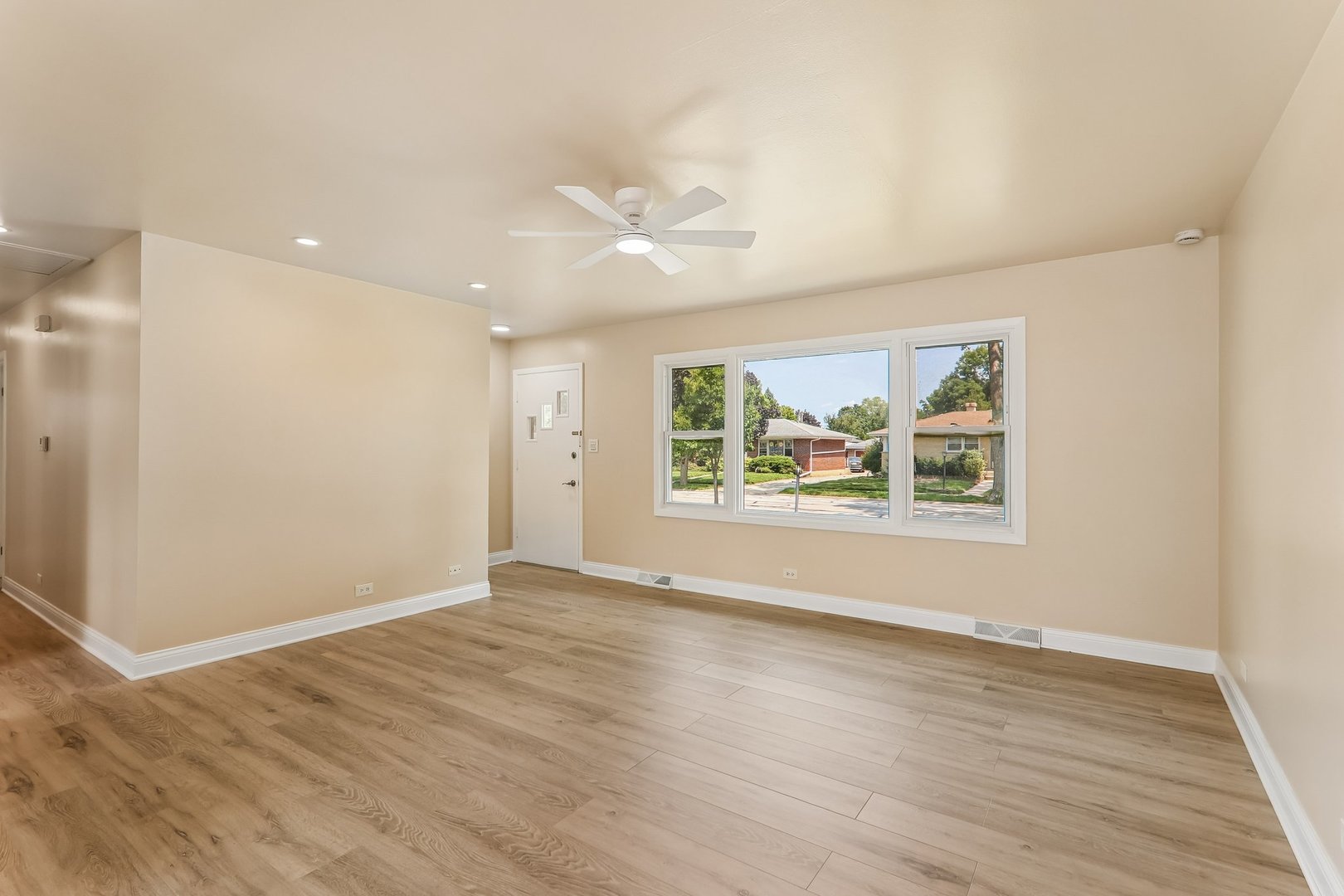 812 N Lincoln Street Property Photo 2