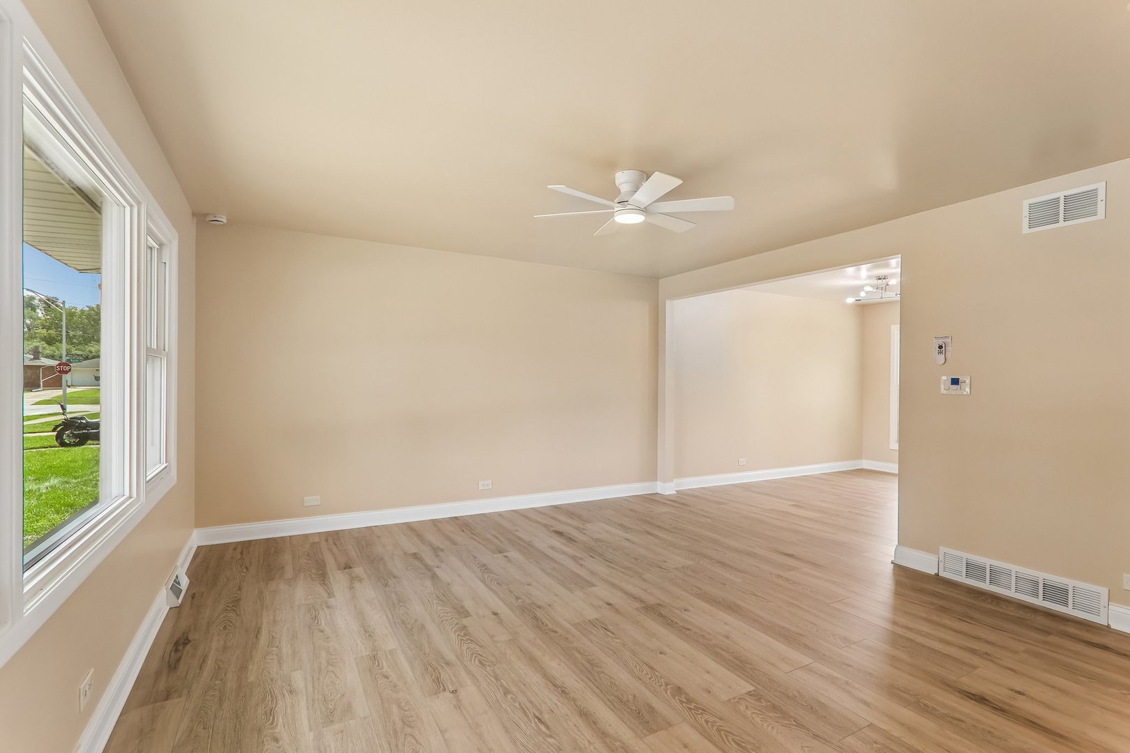 812 N Lincoln Street Property Photo 3