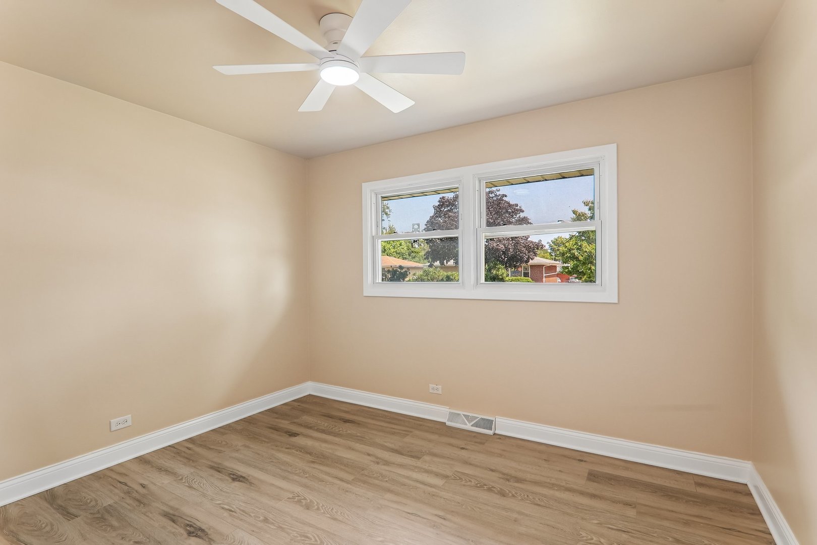 812 N Lincoln Street Property Photo 13