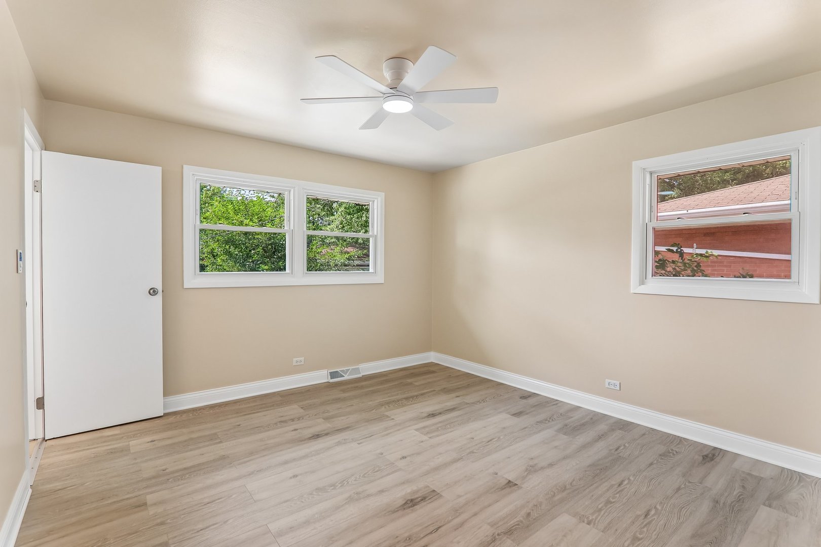 812 N Lincoln Street Property Photo 15