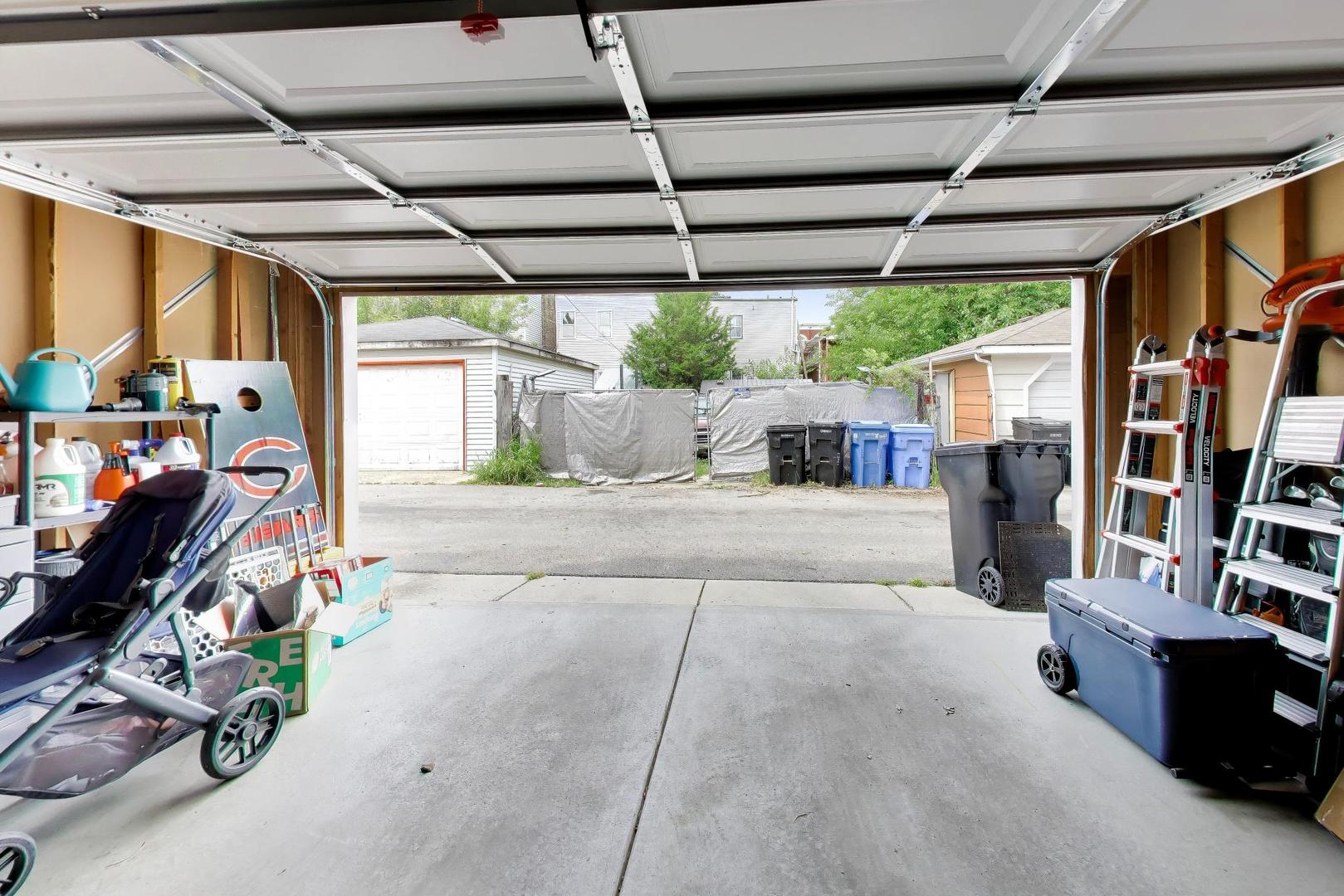 1340 N Artesian Avenue Property Photo 35