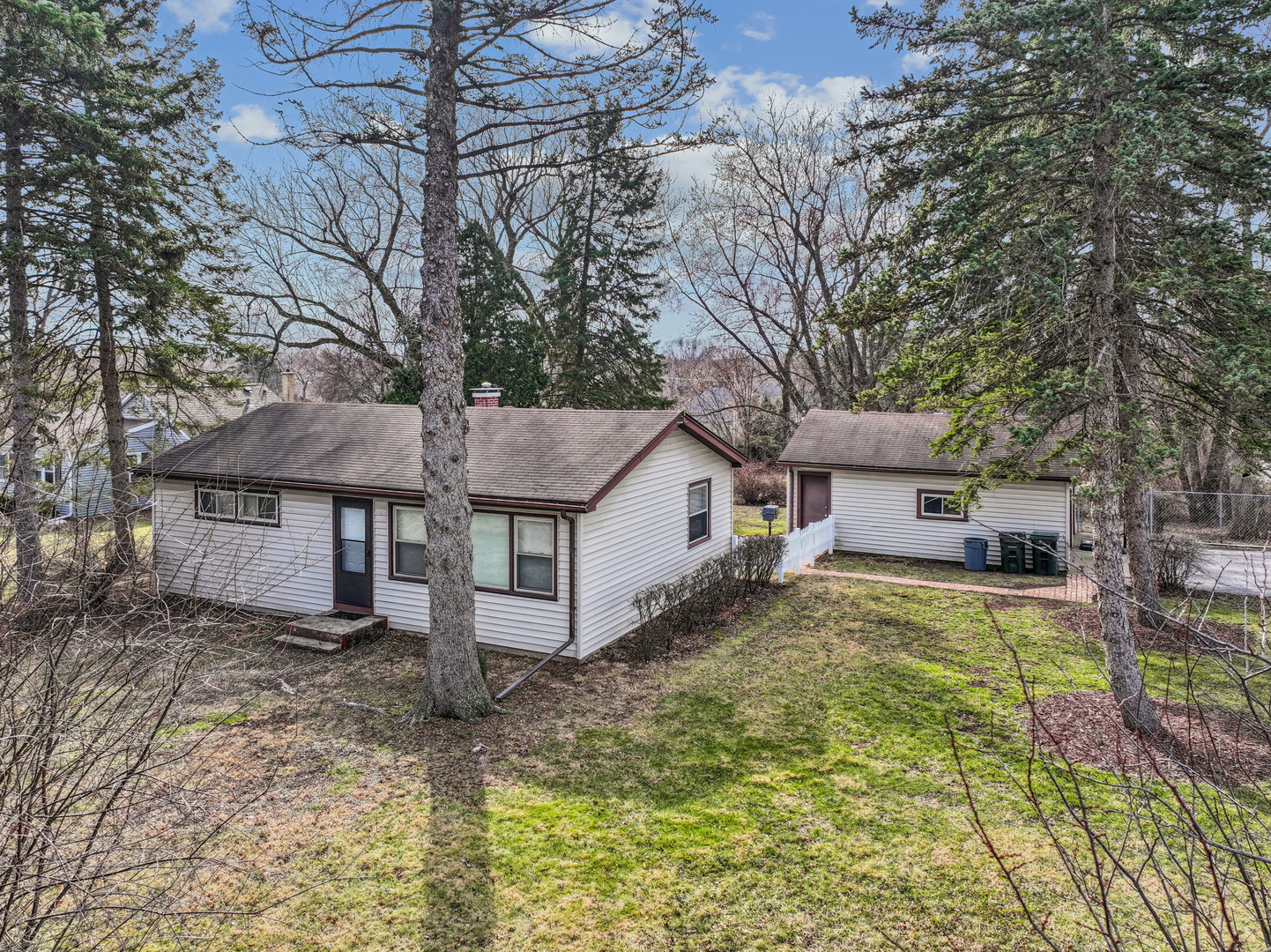 1484 N Hicks Road Property Photo 1