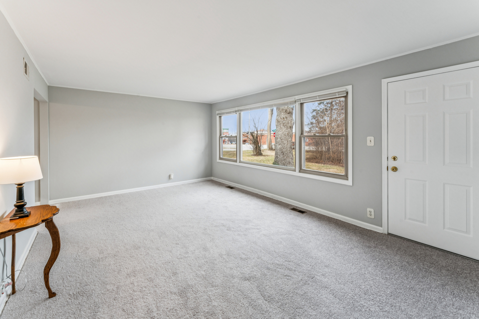 1484 N Hicks Road Property Photo 5