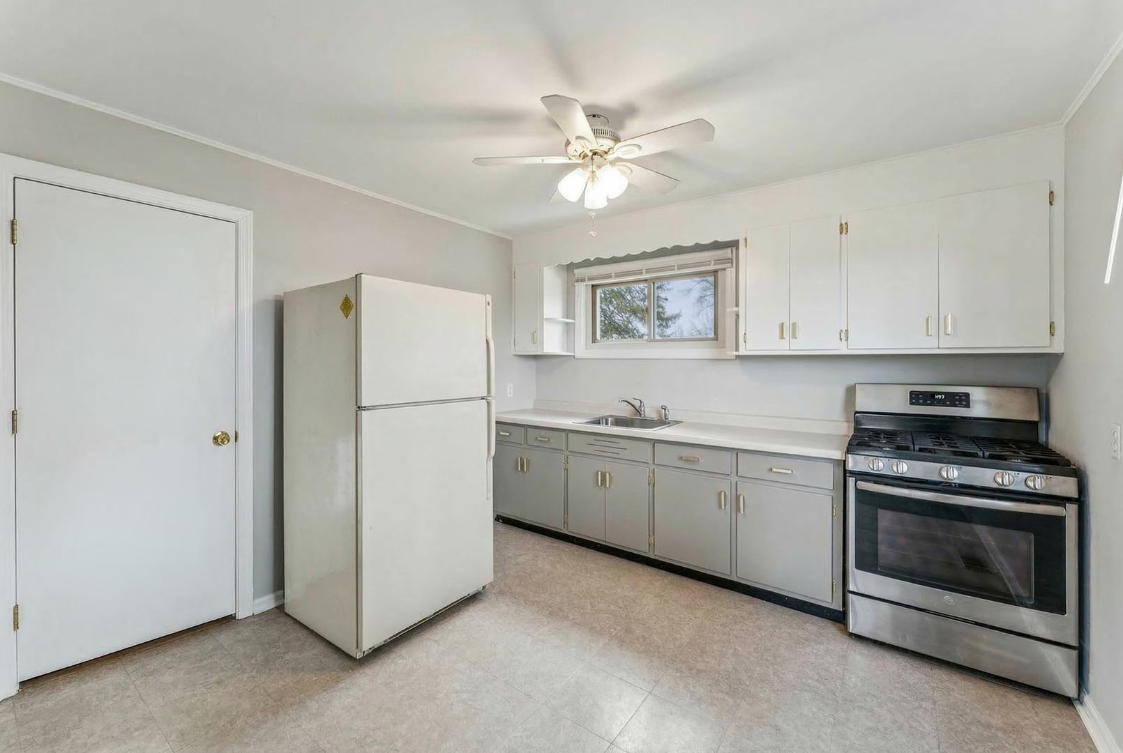 1484 N Hicks Road Property Photo 9