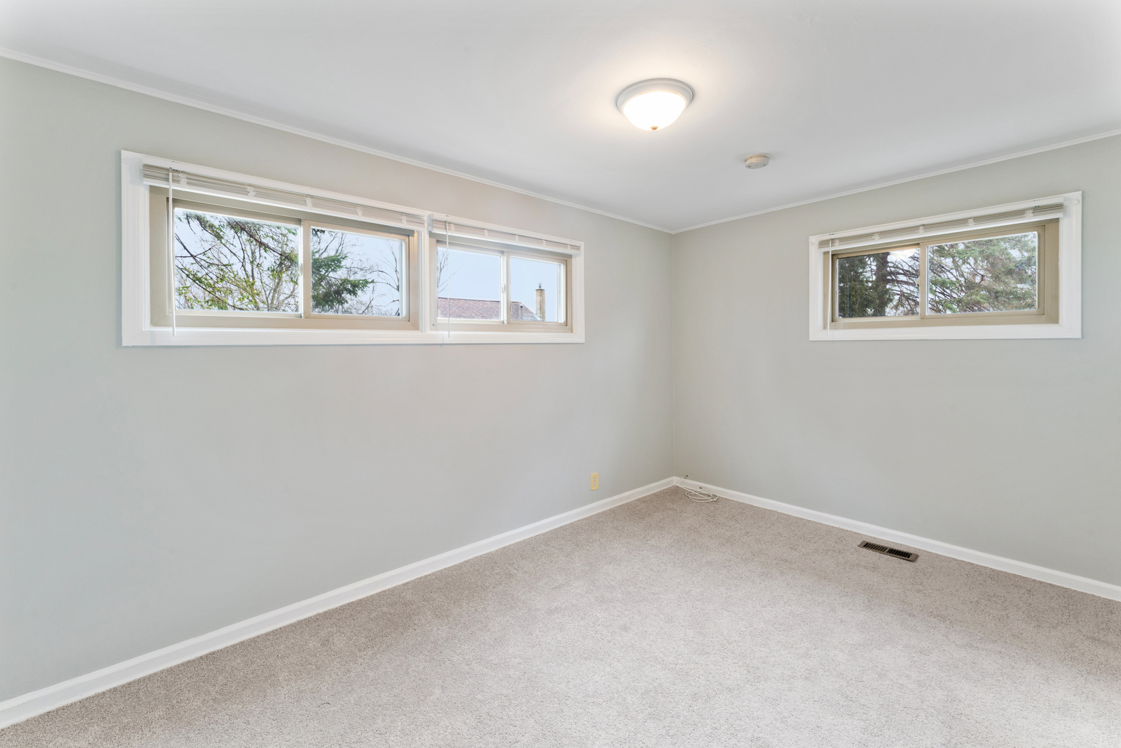 1484 N Hicks Road Property Photo 14