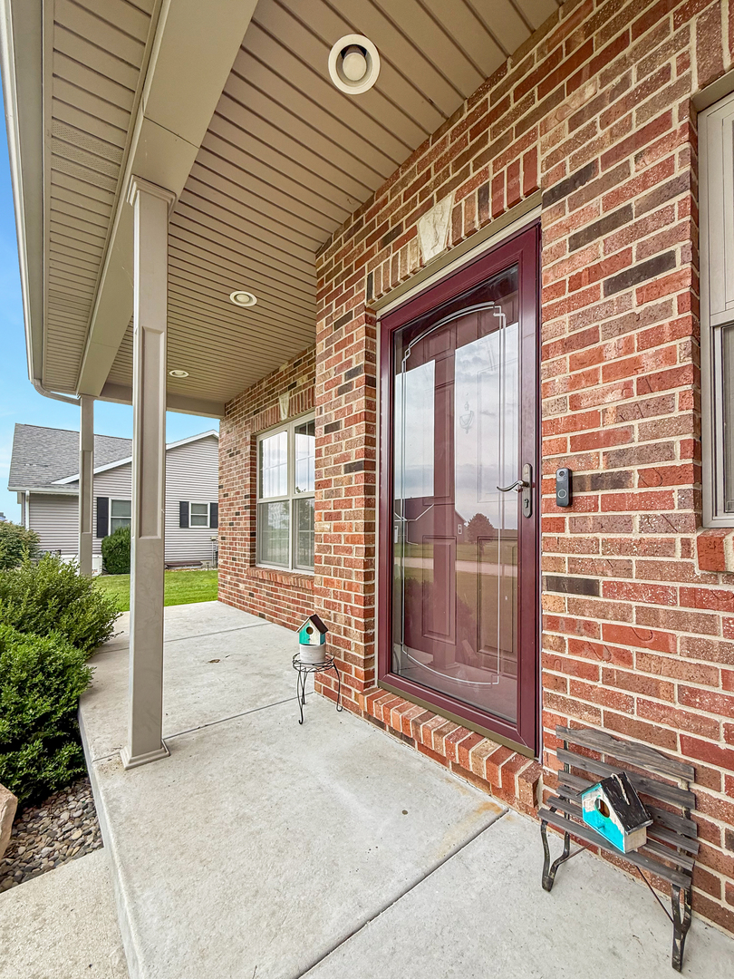 217 N Pointe Drive Property Photo 5
