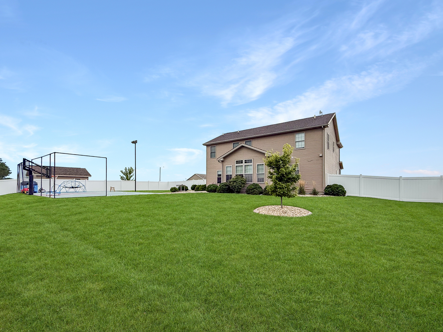 217 N Pointe Drive Property Photo 51