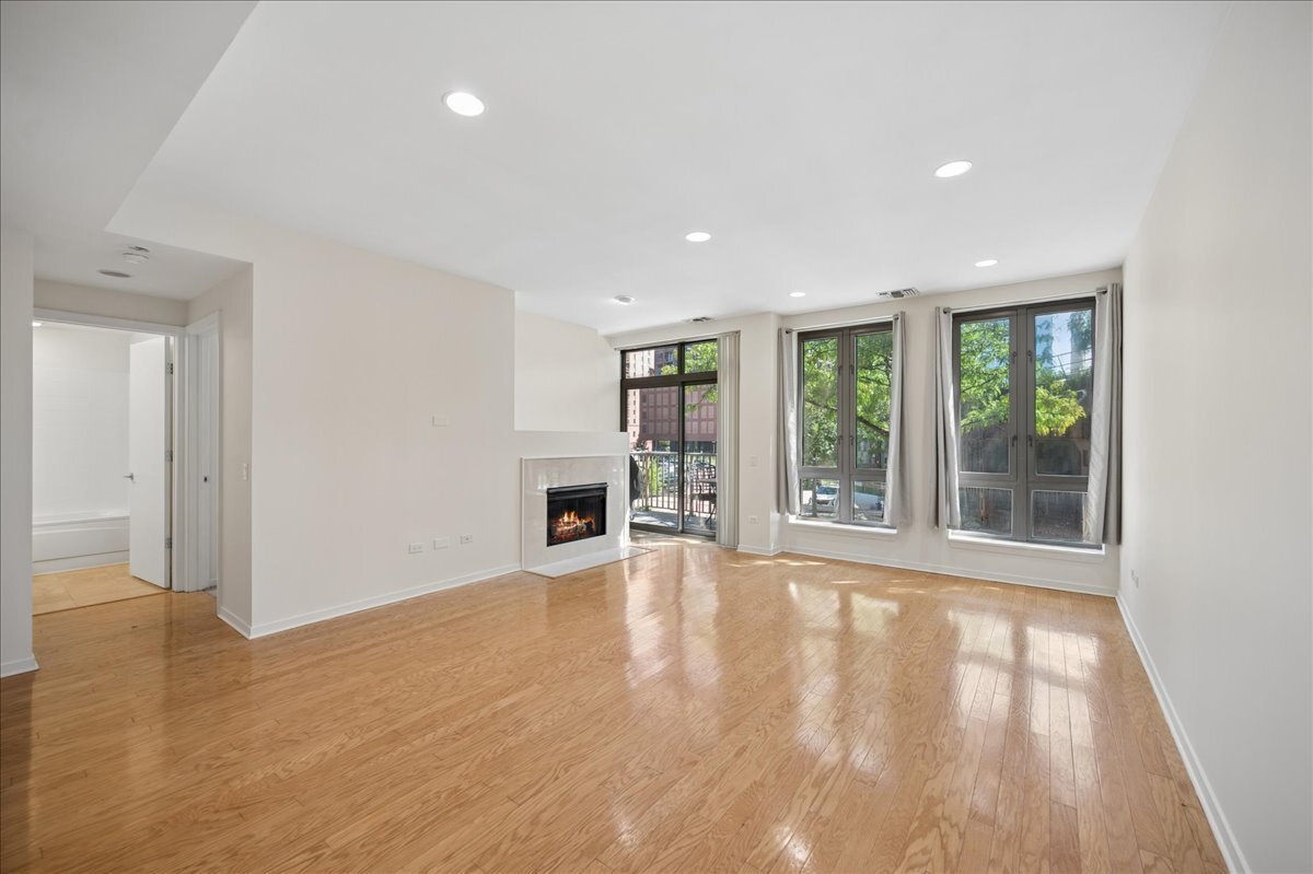 400 N Clinton Street 207 Property Photo 4