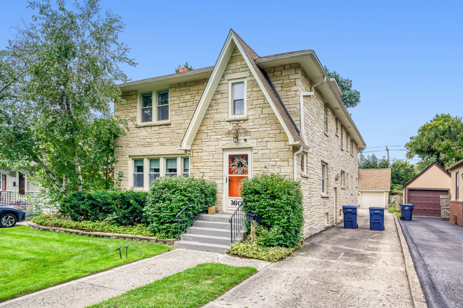 1608 Henry Place Property Photo 3