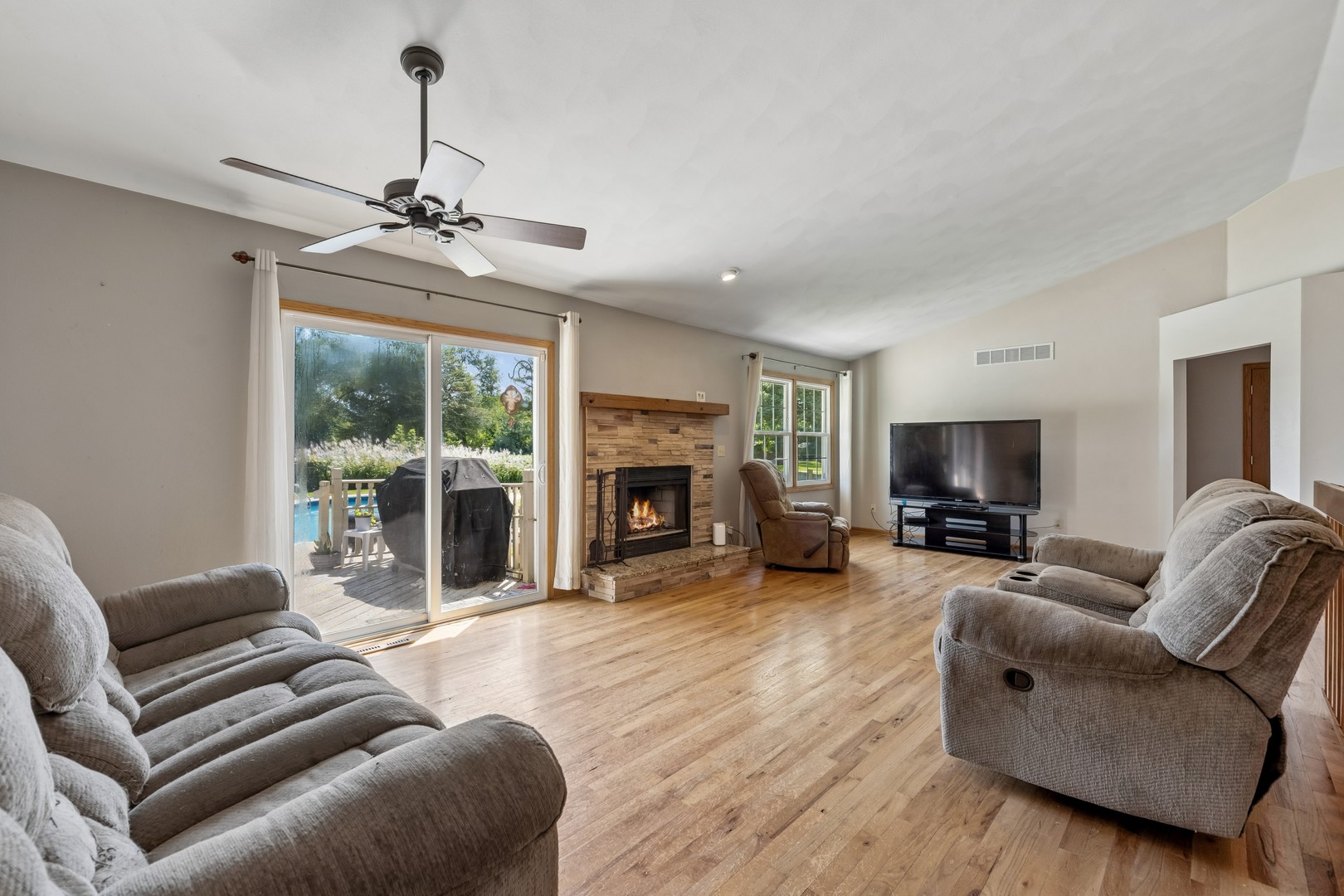 10831 Miller Lane Property Photo 3