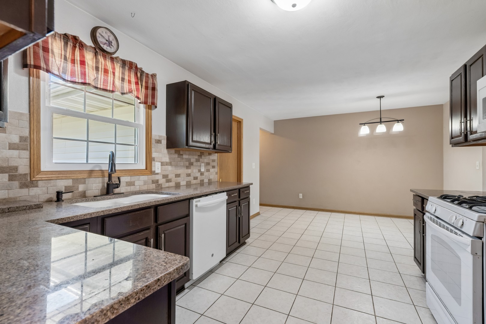 10831 Miller Lane Property Photo 6