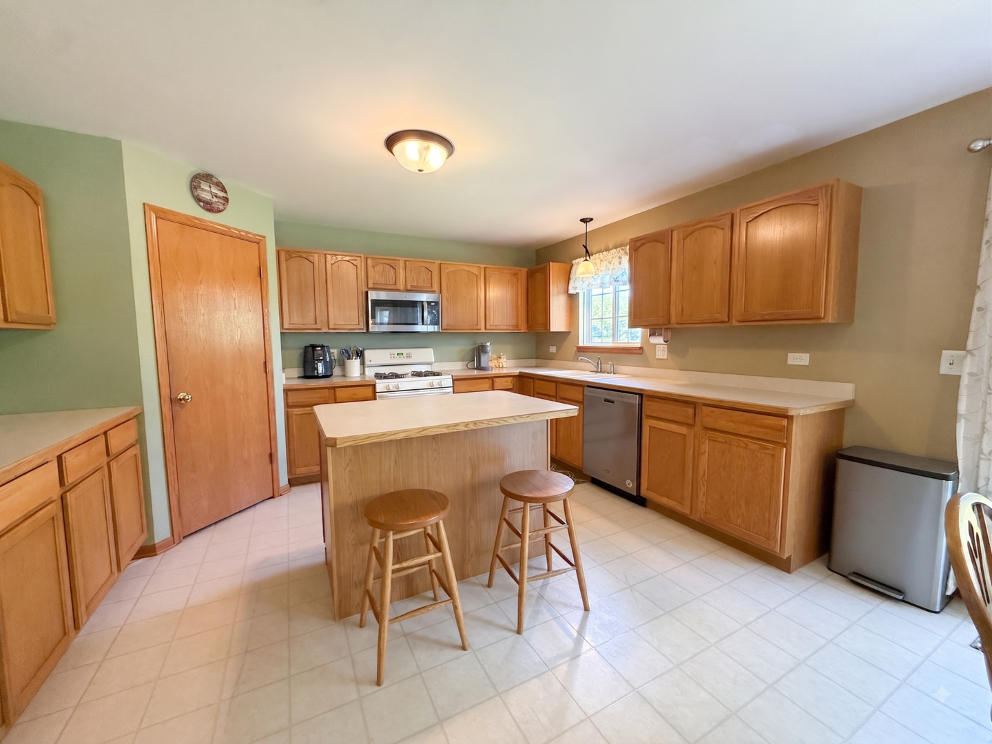 250 Sparrow Drive Property Photo 5