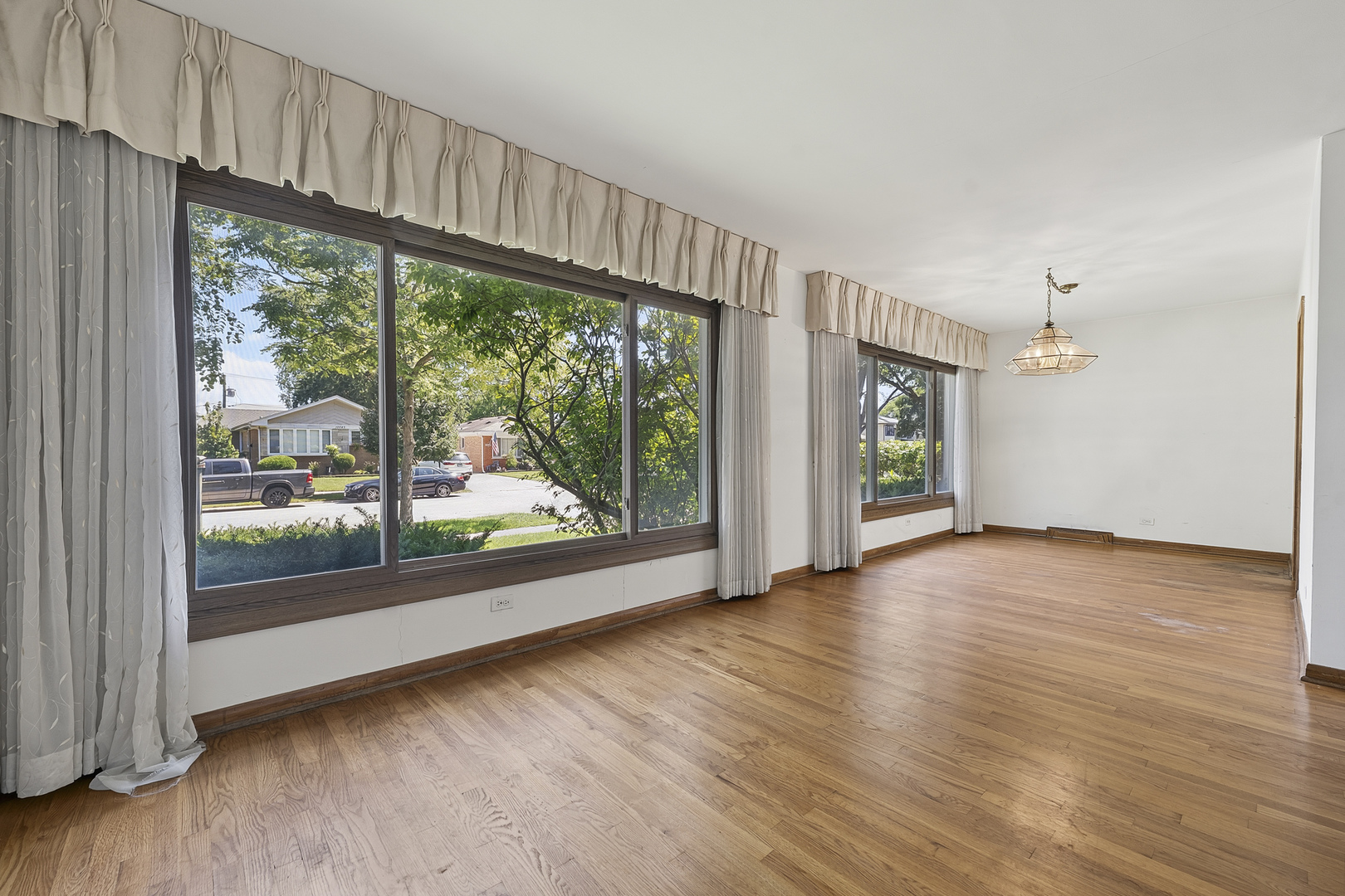10042 Lamon Avenue Property Photo 10