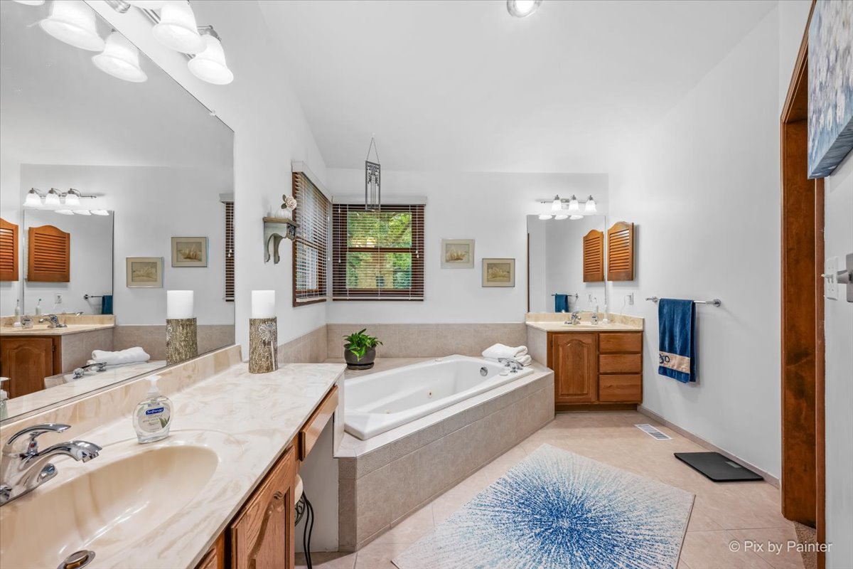 4402 Fox Creek Drive Property Photo 27