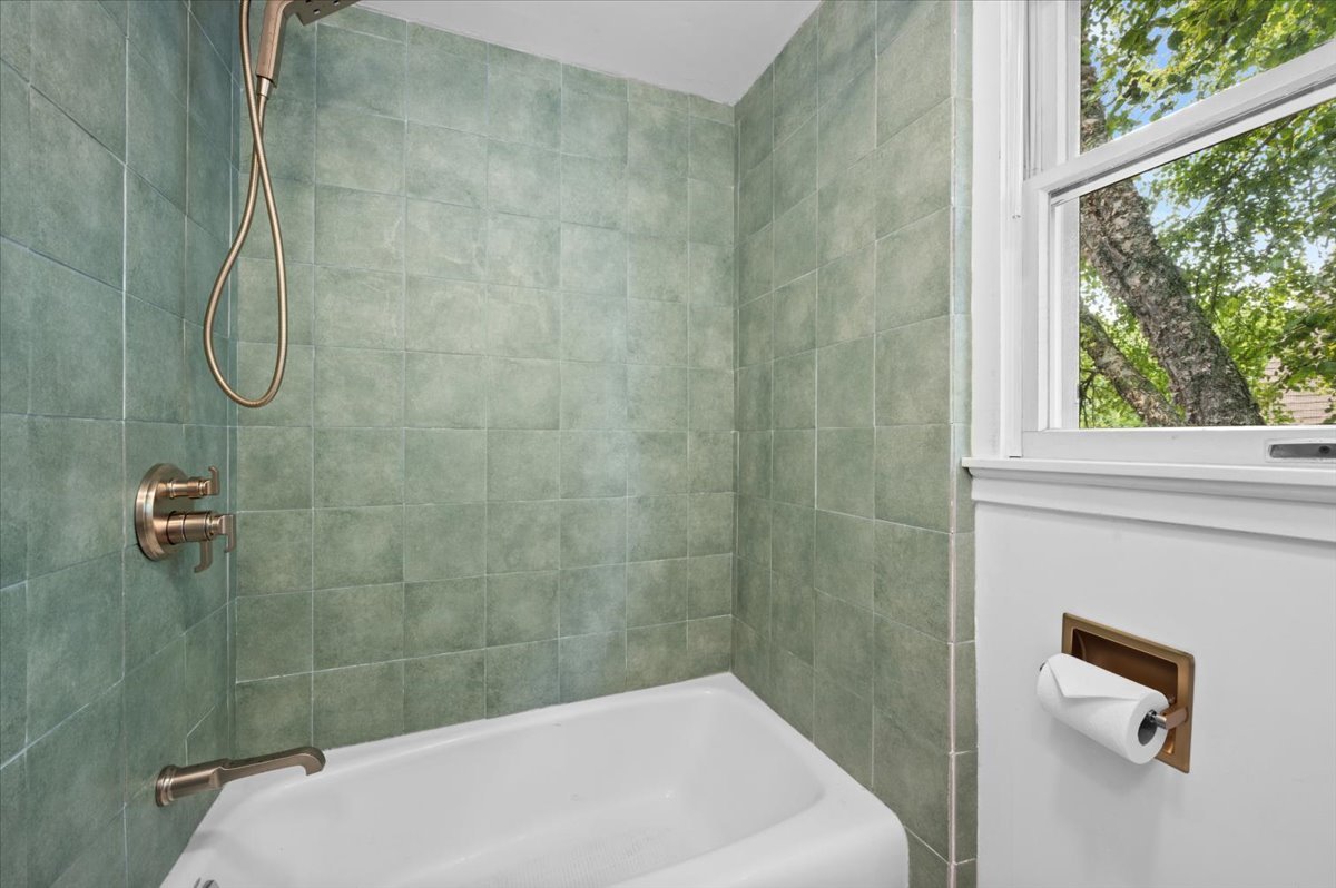 1315 Leonard Place Property Photo 21
