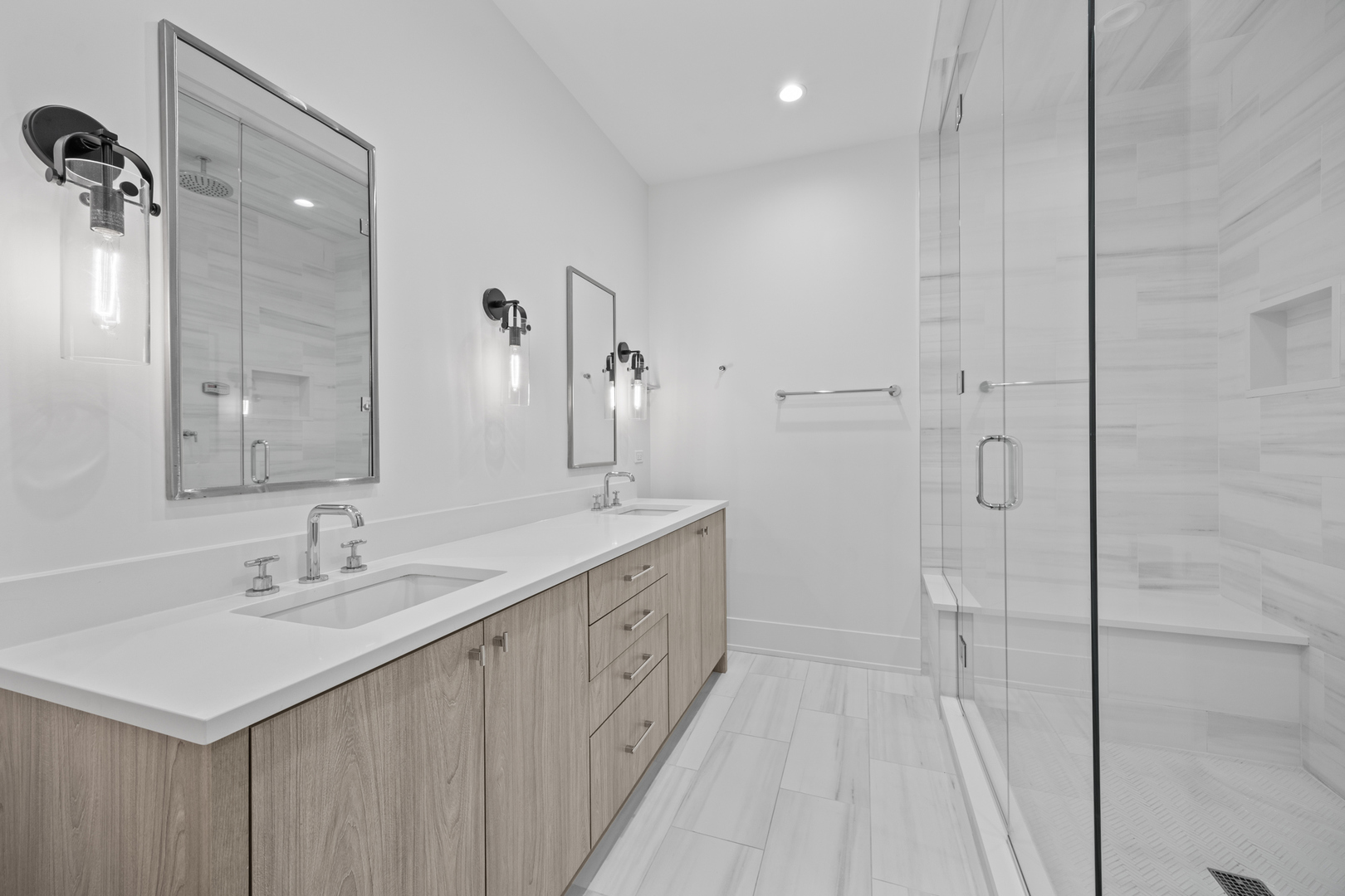 2541 N Wayne Avenue 1s Property Photo 27
