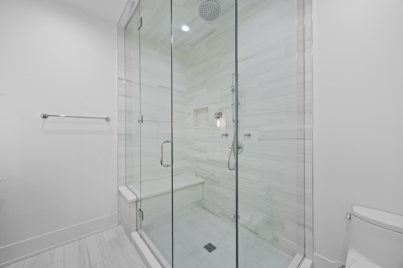 2541 N Wayne Avenue 1s Property Photo 28