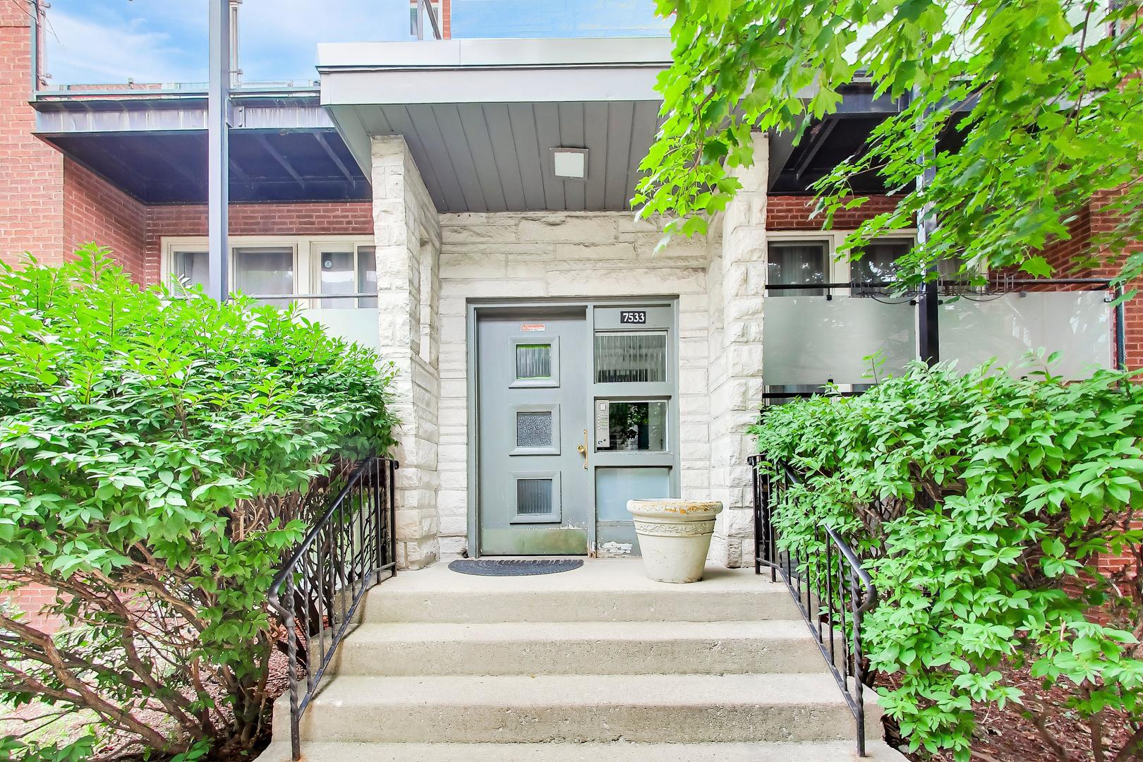 7533 N Damen Avenue R1 Property Photo 5