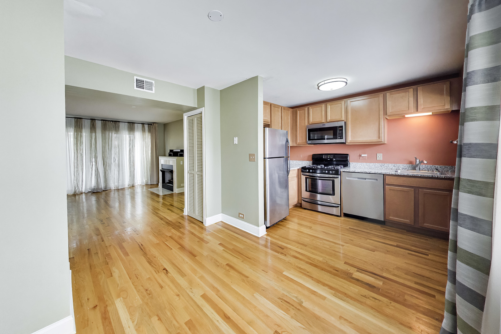 7533 N Damen Avenue R1 Property Photo 16
