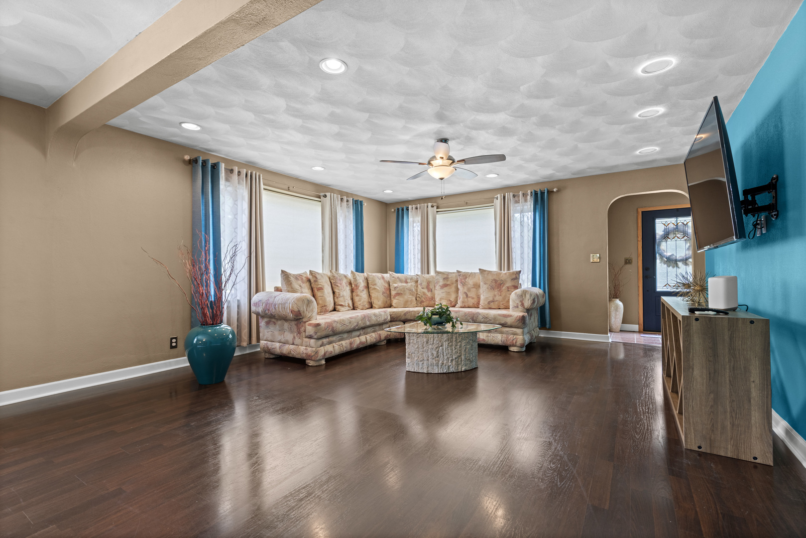 1501 Victoria Avenue Property Photo 6