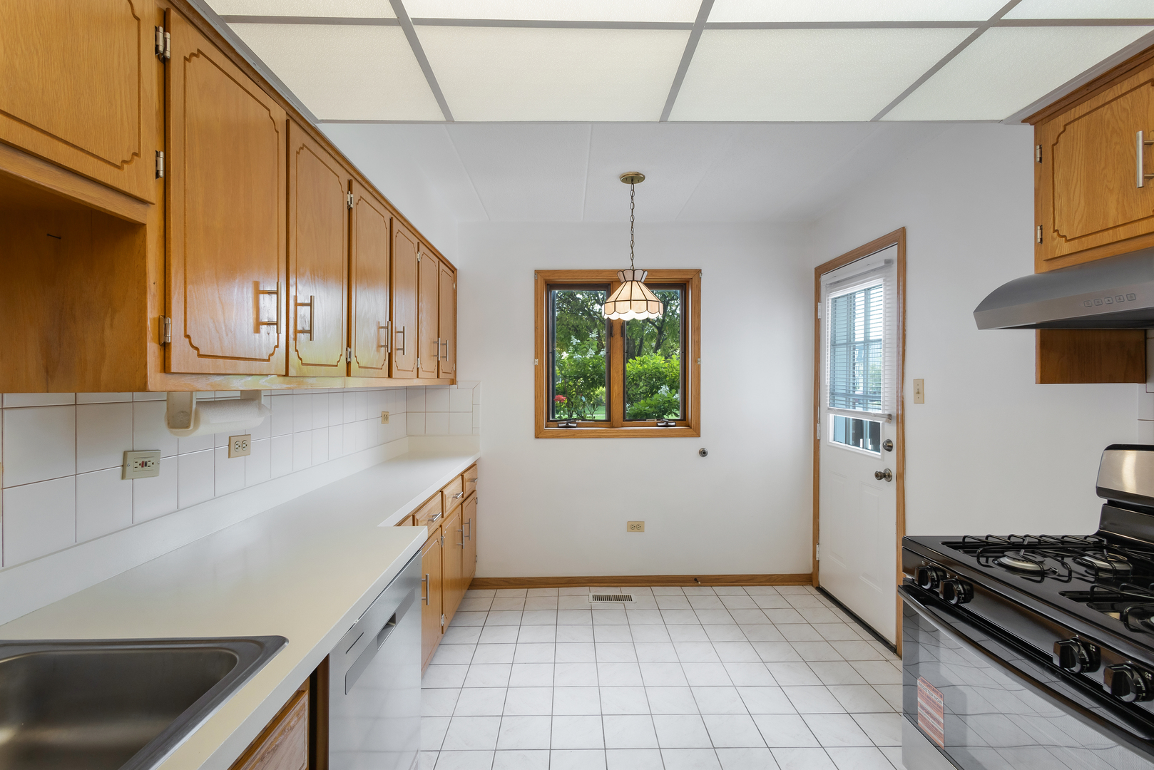 5646 W 103rd Street 106 Property Photo 6