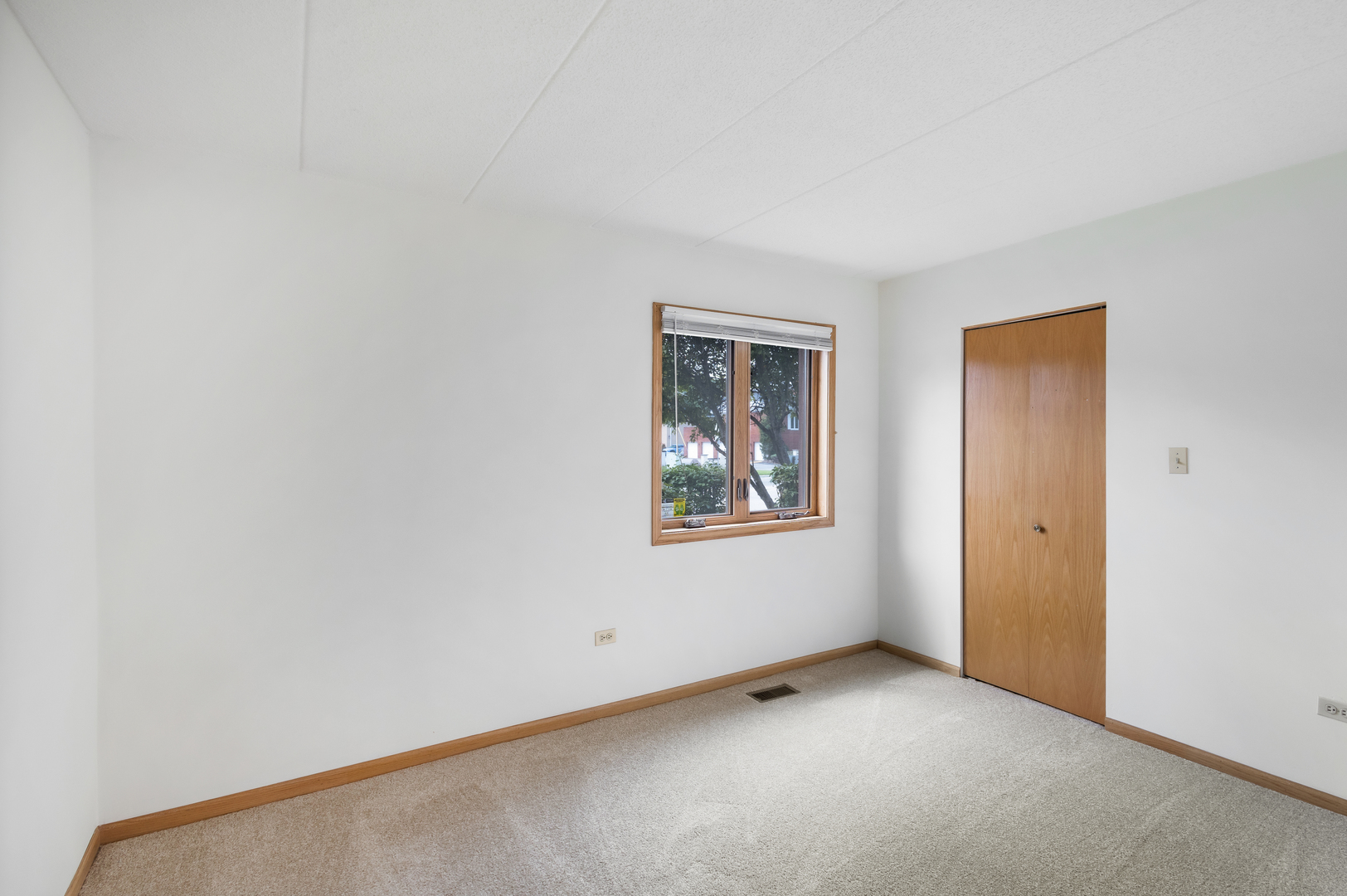 5646 W 103rd Street 106 Property Photo 11