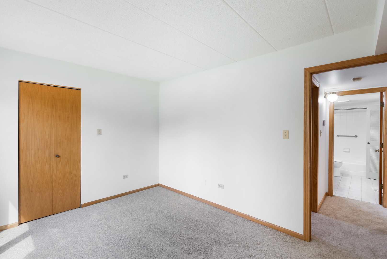 5646 W 103rd Street 106 Property Photo 12