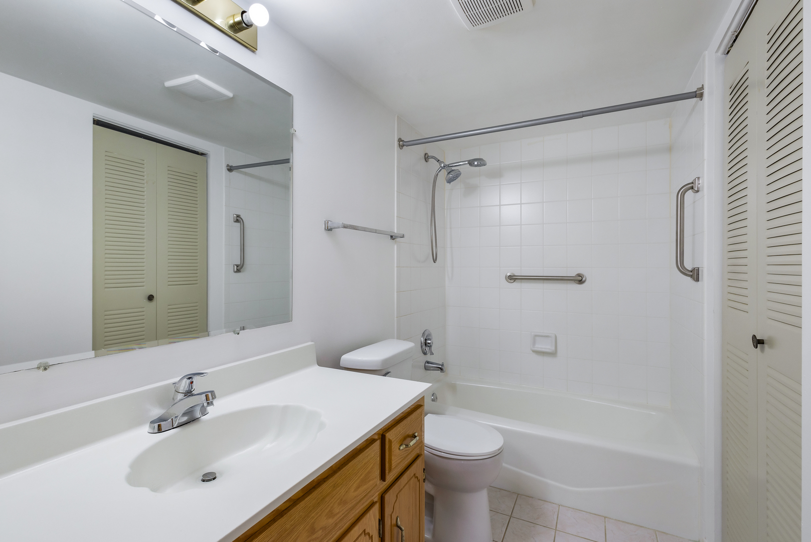 5646 W 103rd Street 106 Property Photo 13