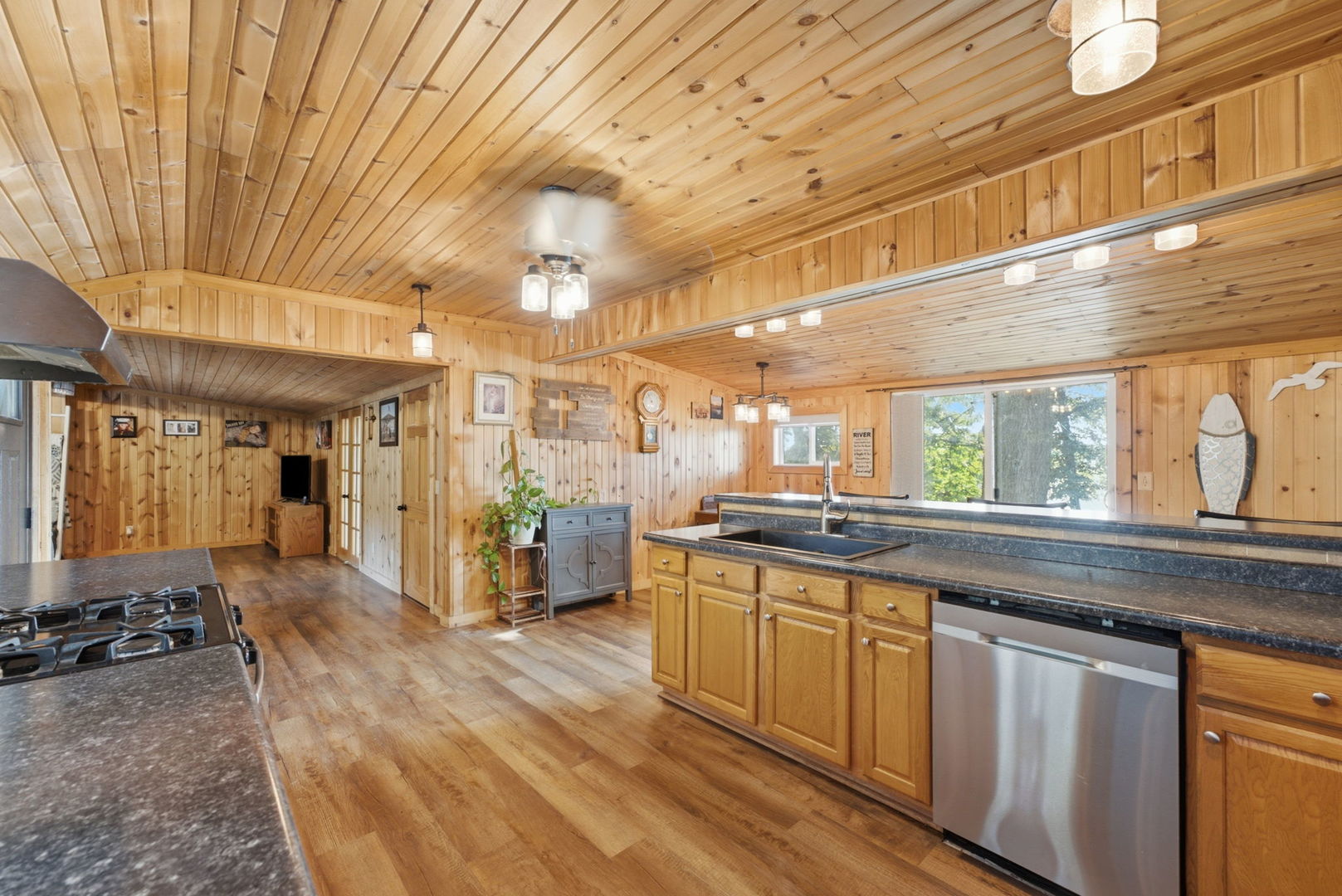 750 45th Street Property Photo 4