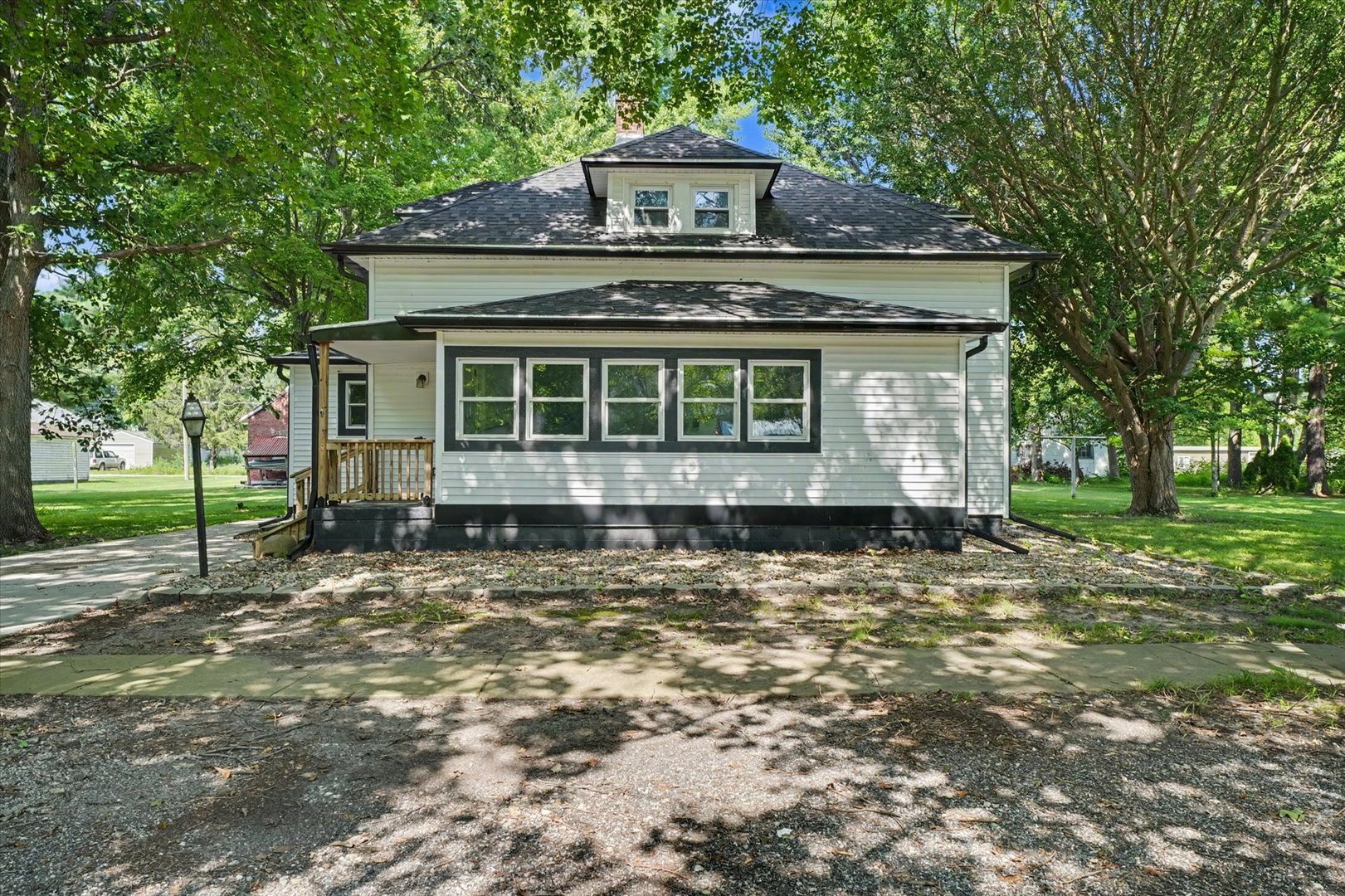 15 N Locust Street Property Photo 2