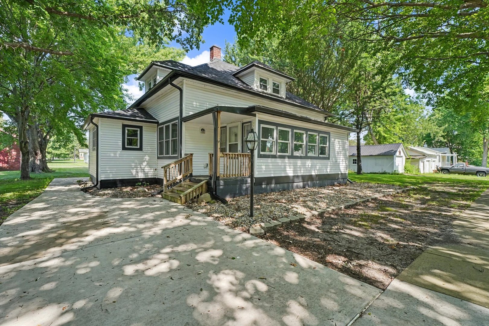 15 N Locust Street Property Photo 3