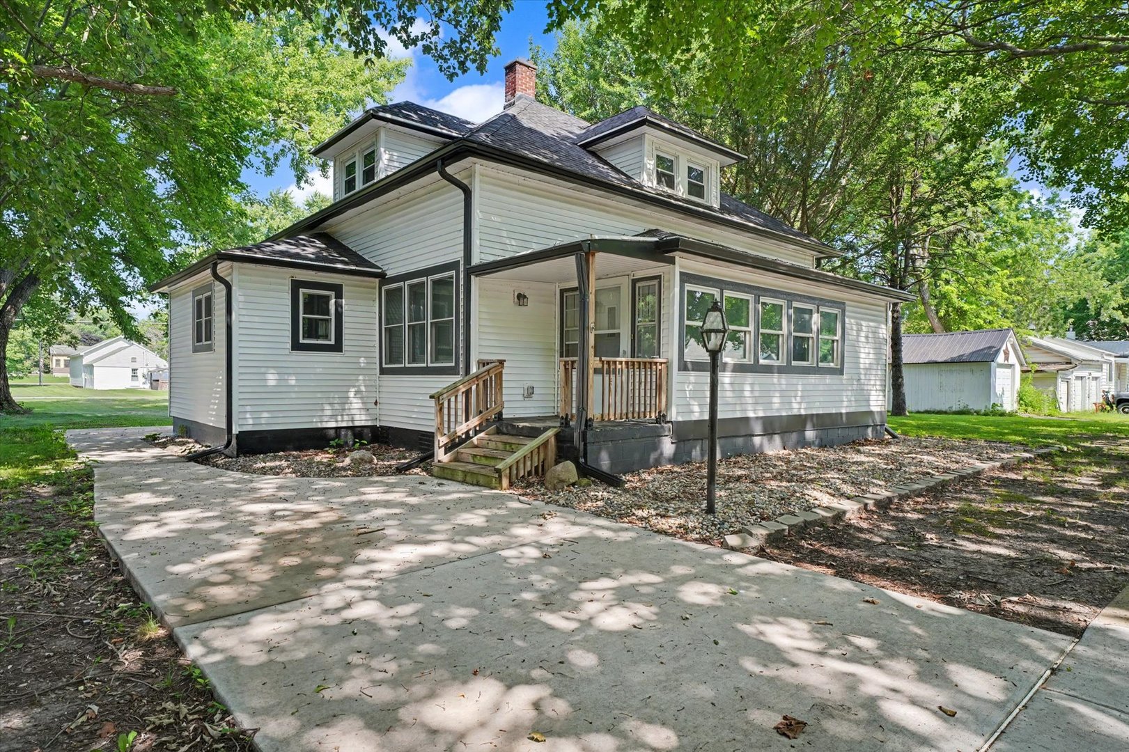15 N Locust Street Property Photo 4
