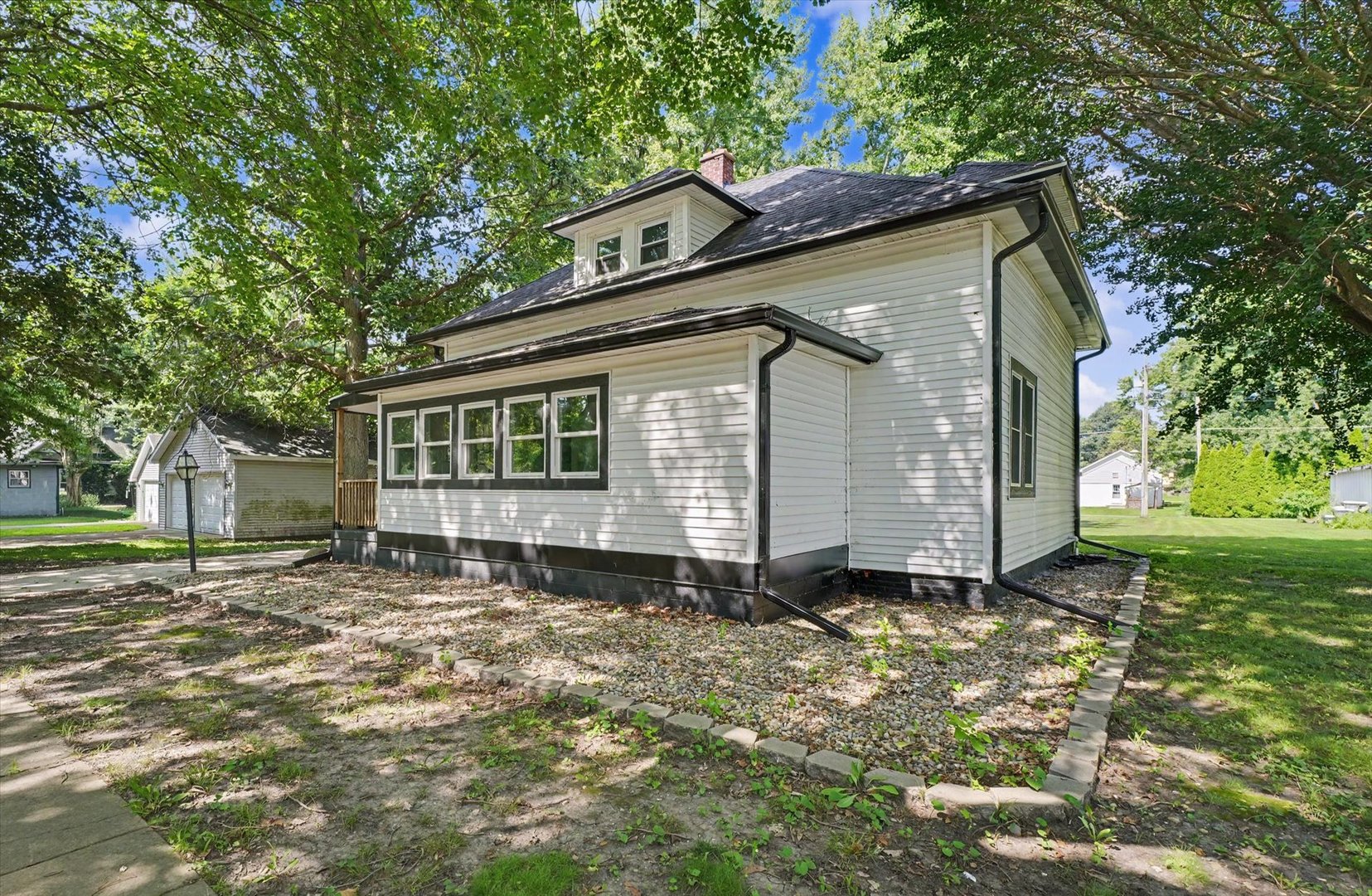 15 N Locust Street Property Photo 5