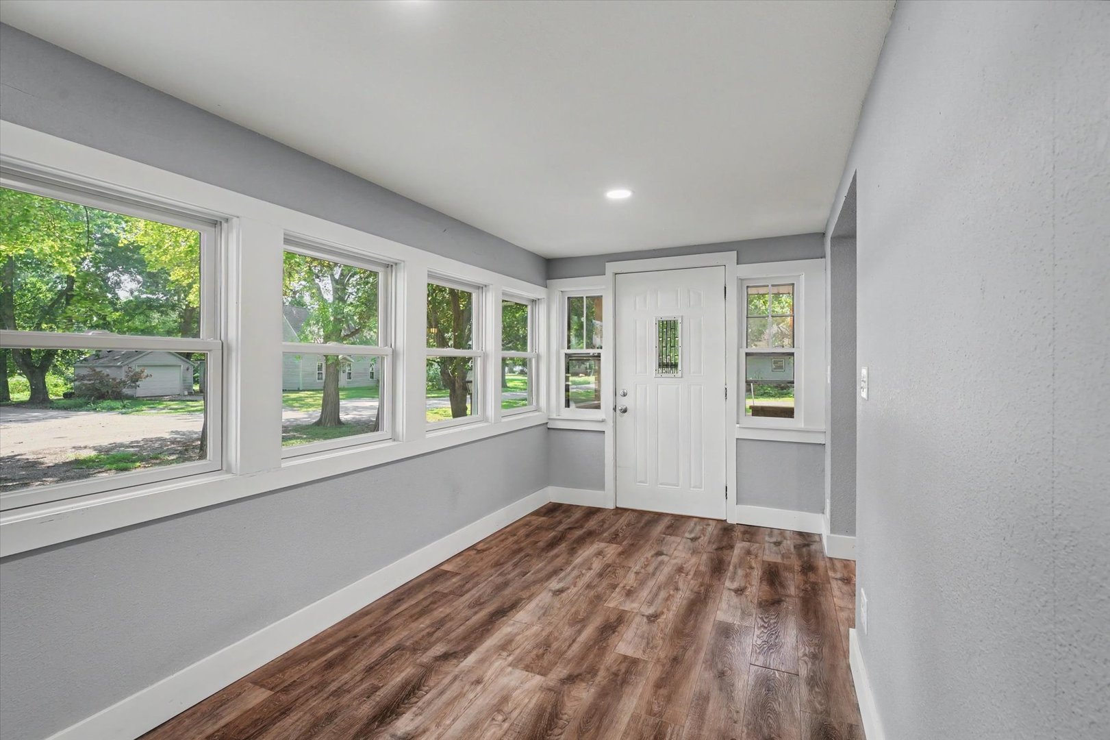 15 N Locust Street Property Photo 9